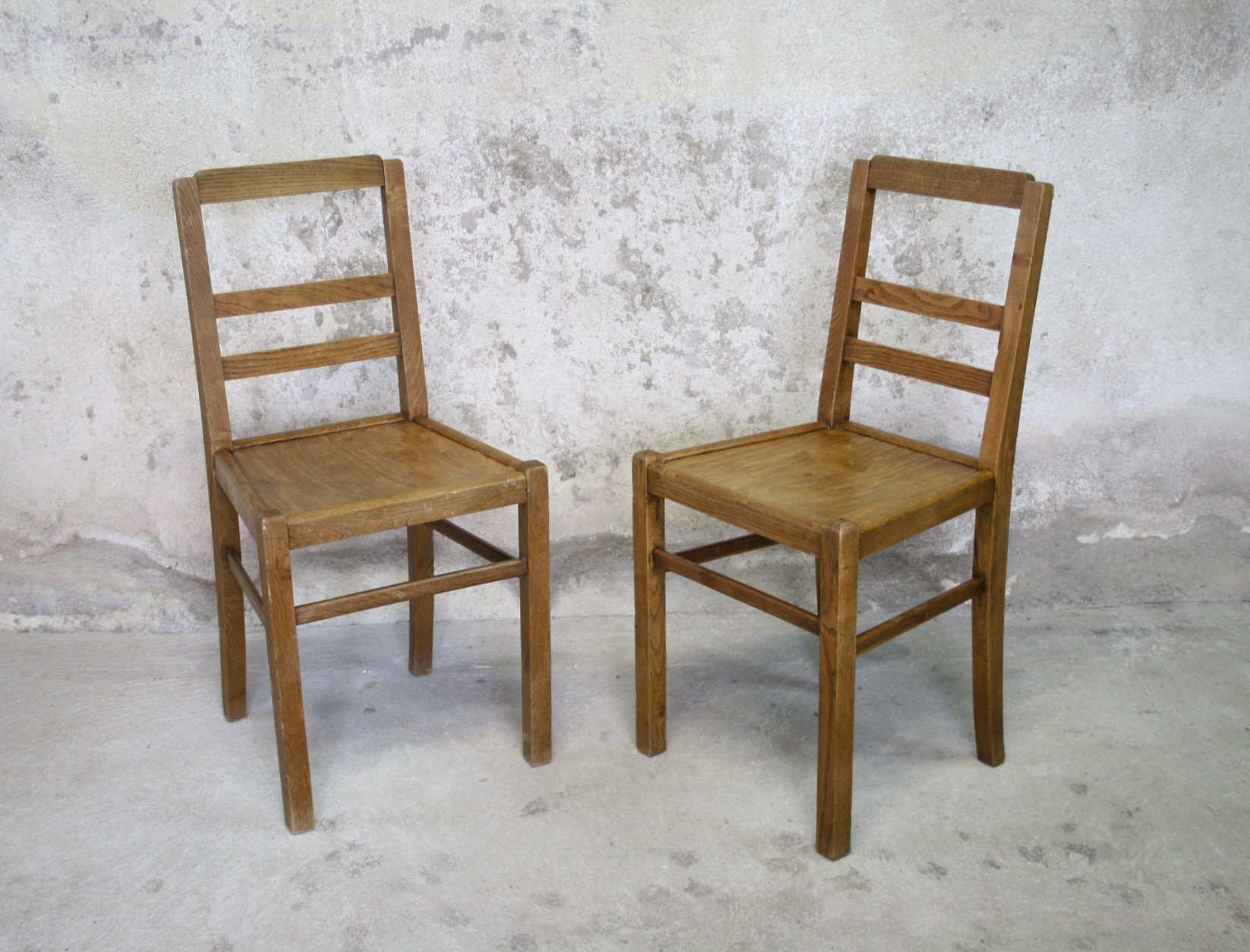 Pair of chairs reconstruction