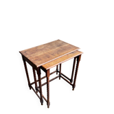 2 tables gigognes en chêne tourné ☐ 62,5 x 33,5 cm