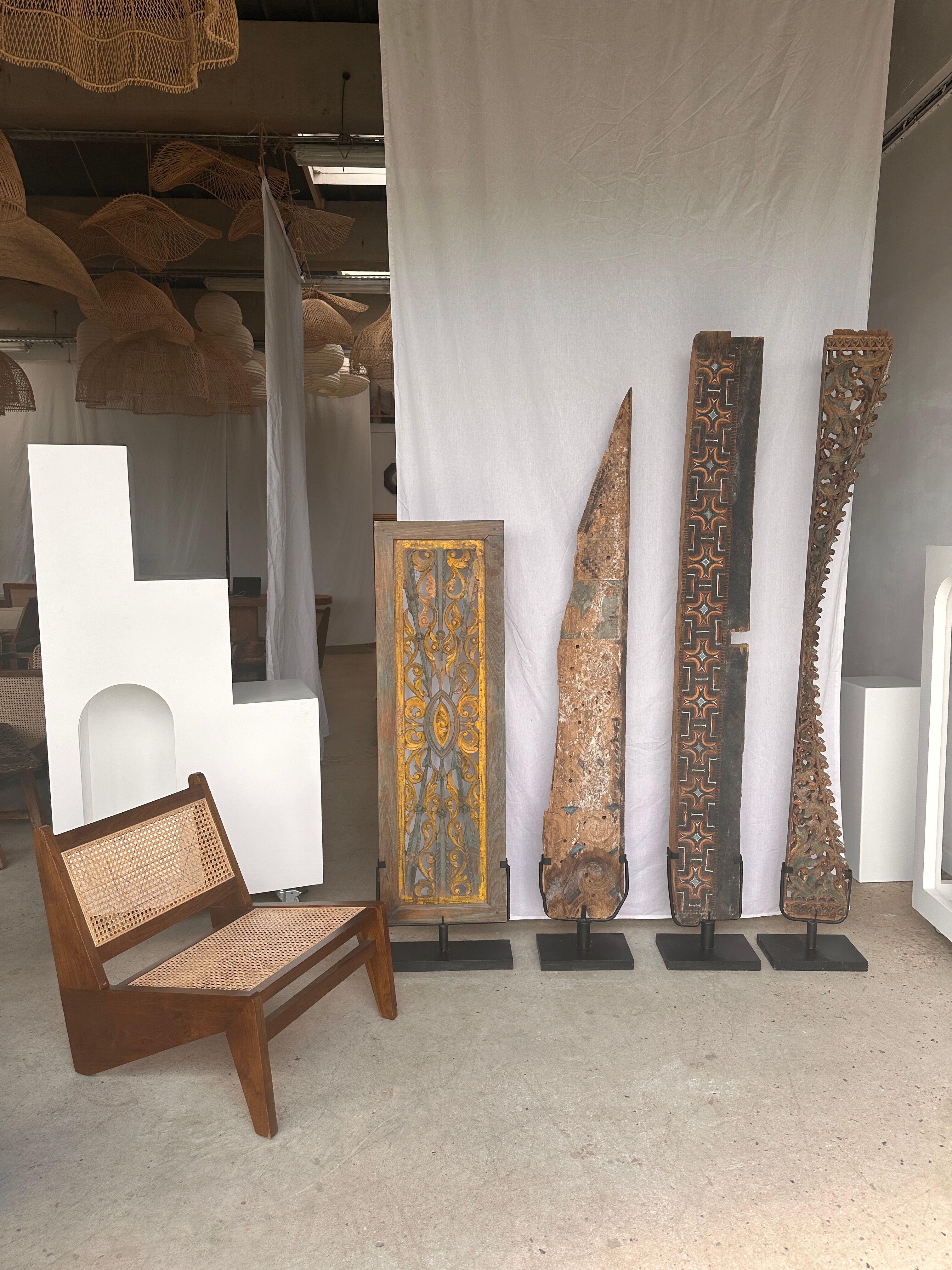 Rectangular Indonesian construction element with blue and yellow plant in carved wood