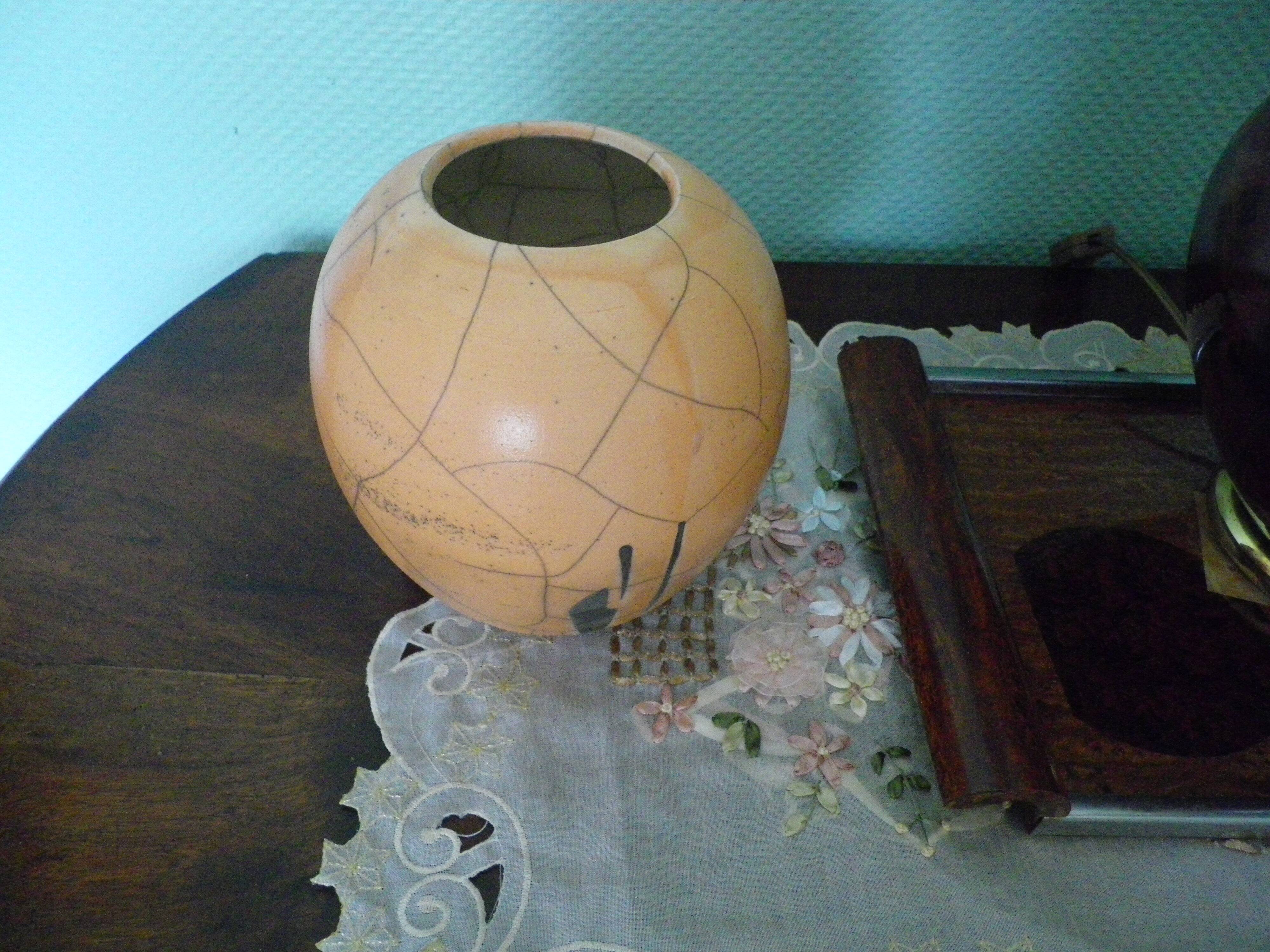 Poterie artisanale, vase raku