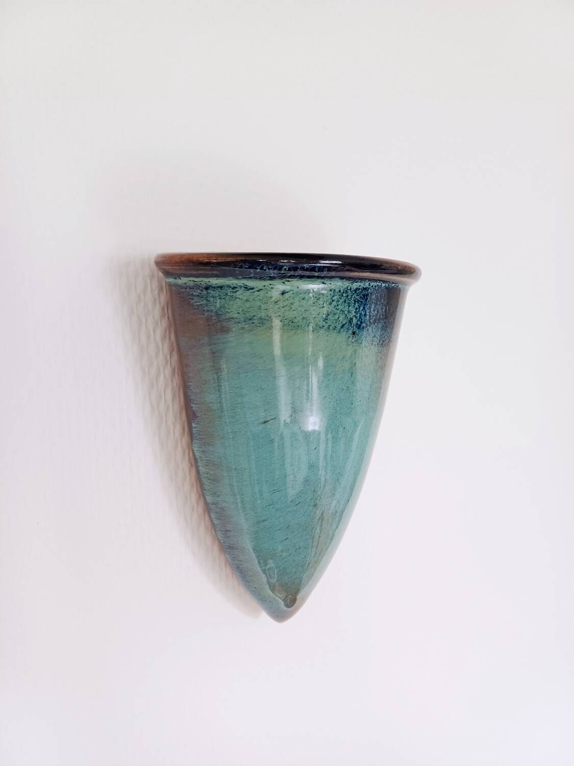 Jardinière murale vintage en céramique émaillée, signée