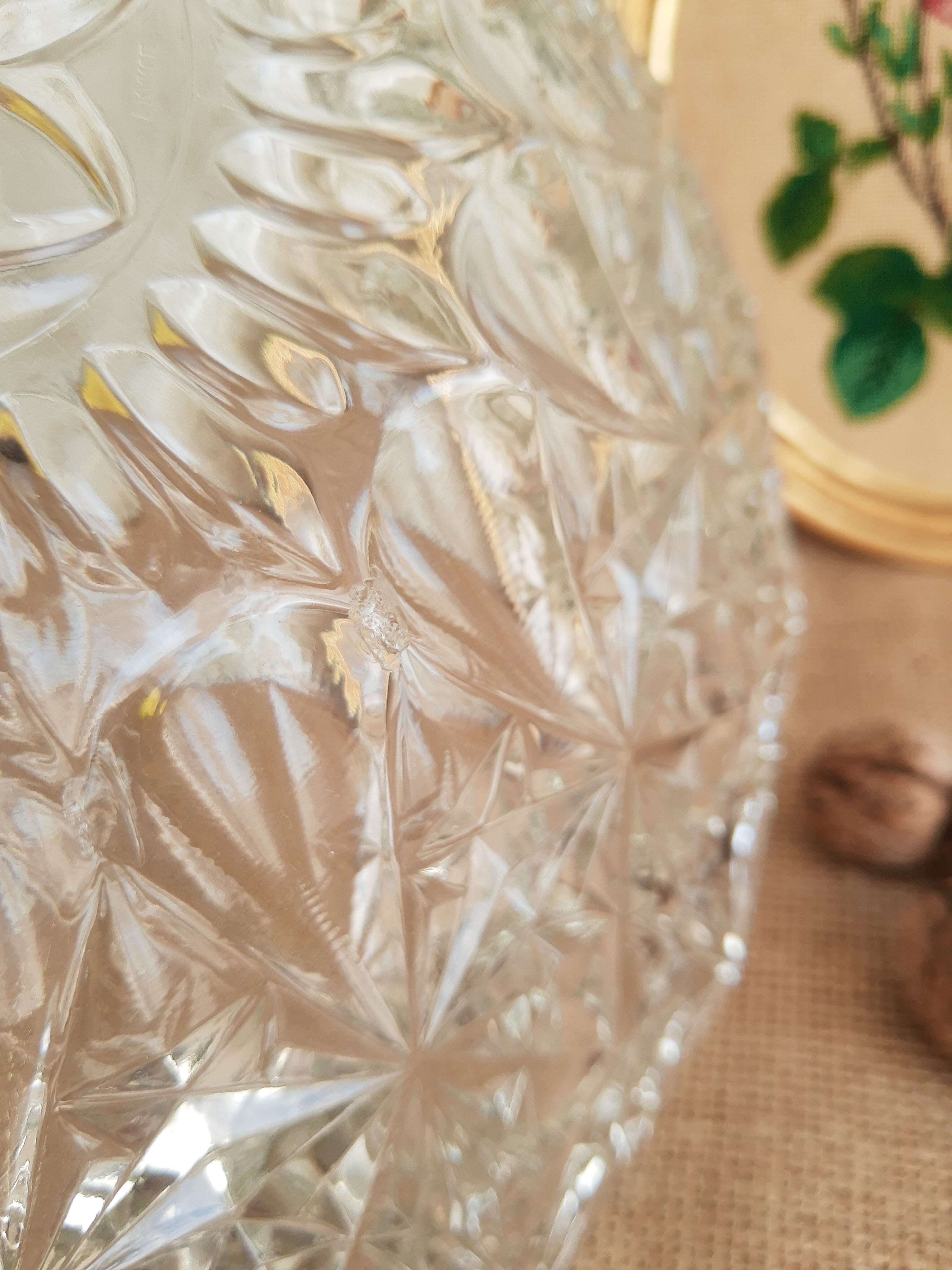 Large chiseled glass fruit cup