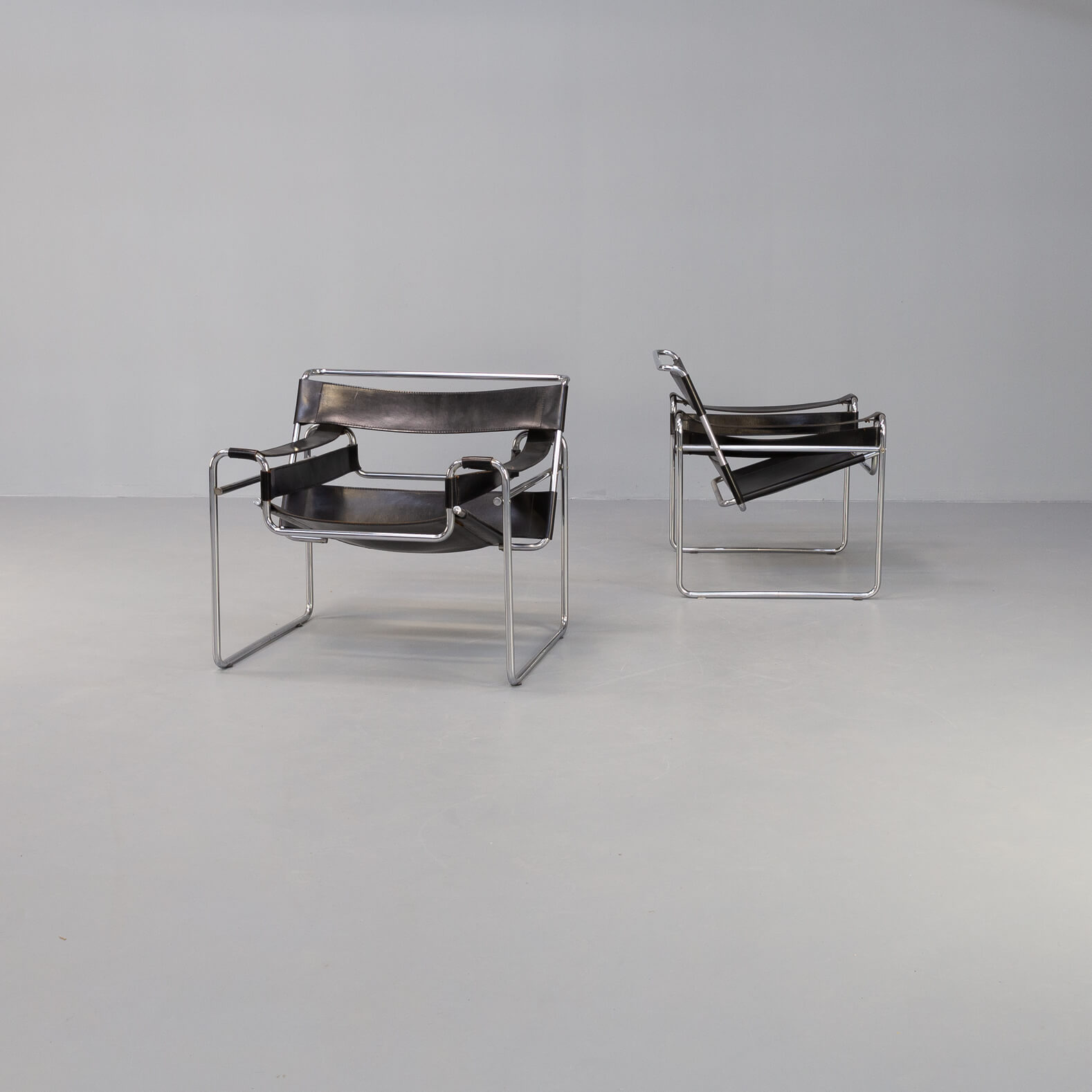 Marcel Breuer “wassily’ B3 chairs black leather for Gavina set/2