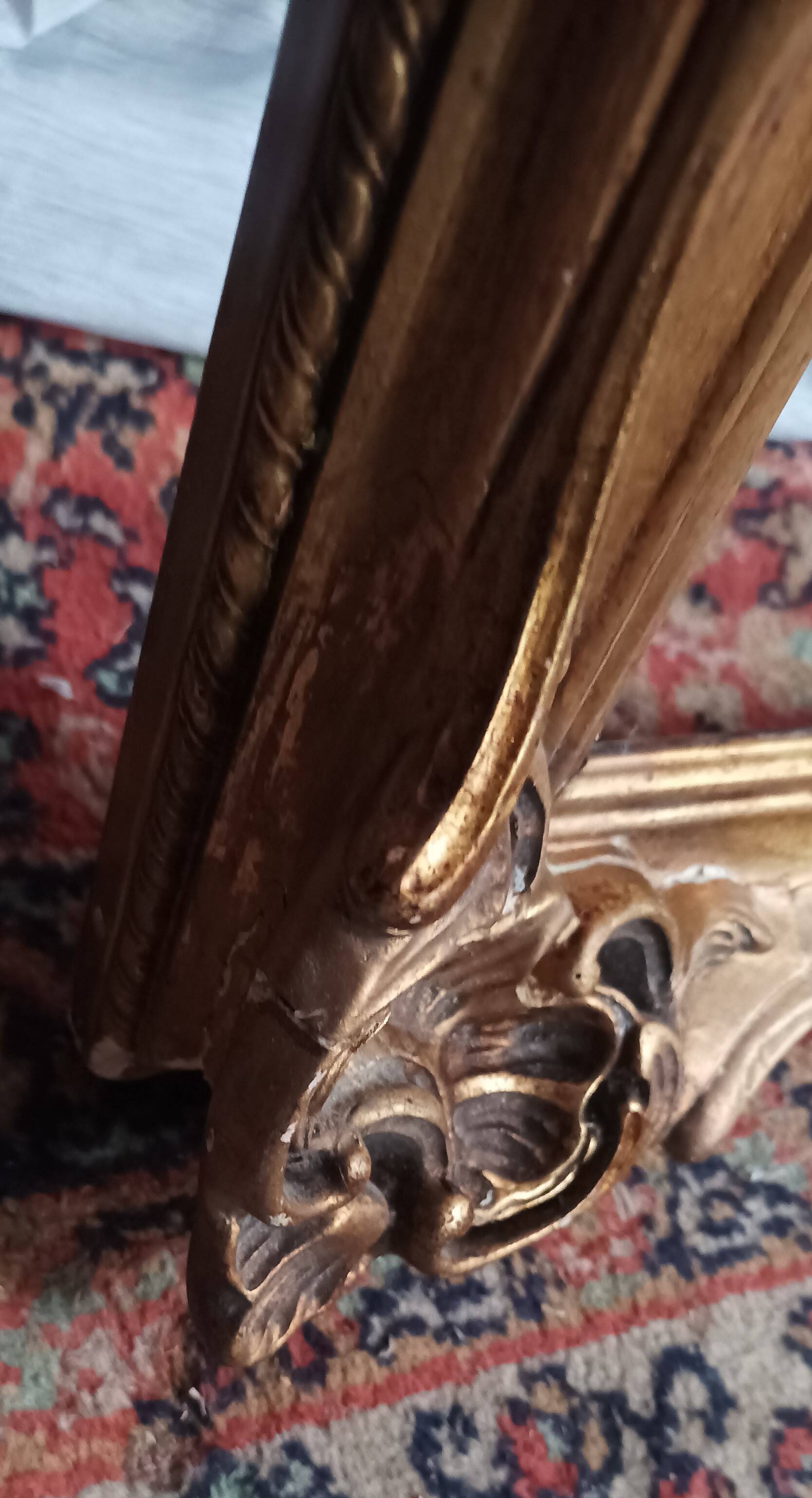 Old frame in wood and gilded stucco