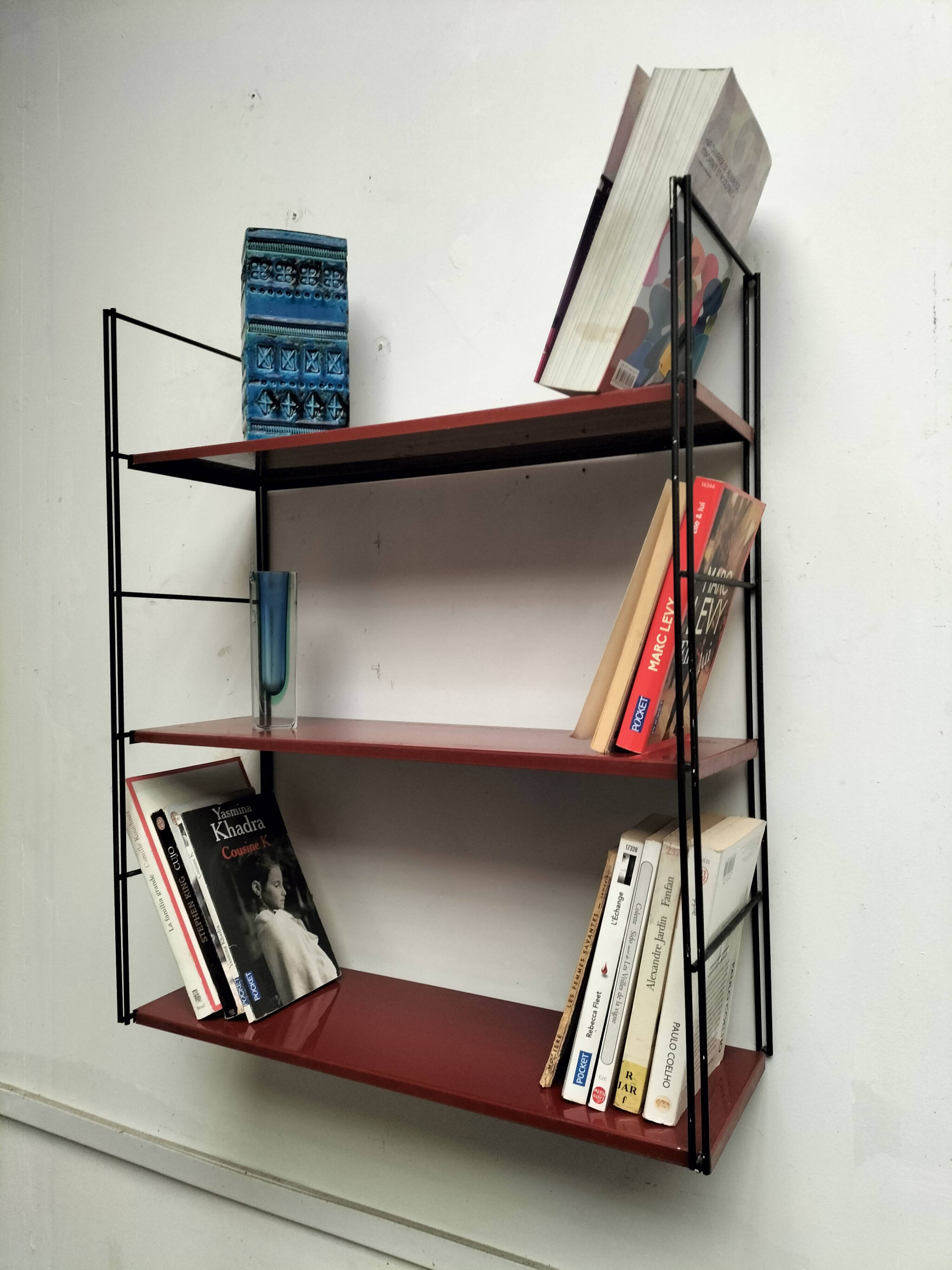 Metal string shelf
