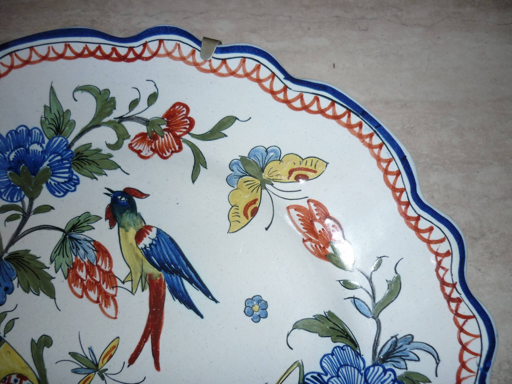 Decorative ceramic bird and cornucopia plate