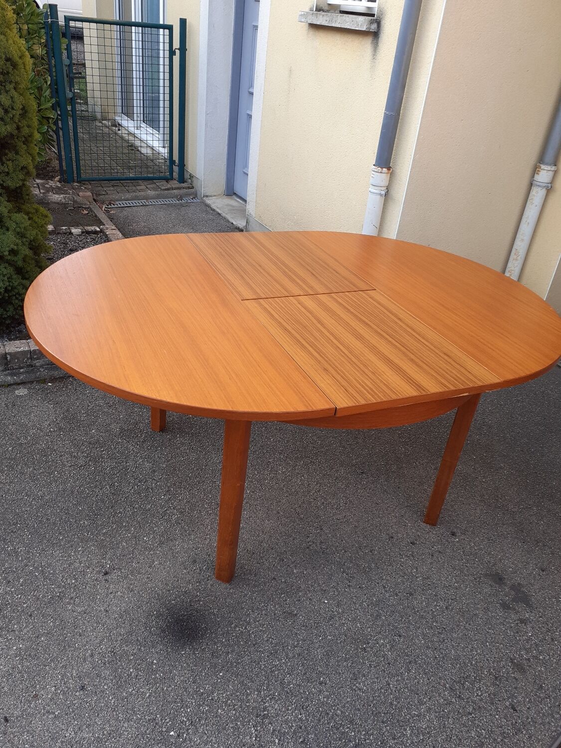 Scandinavian table