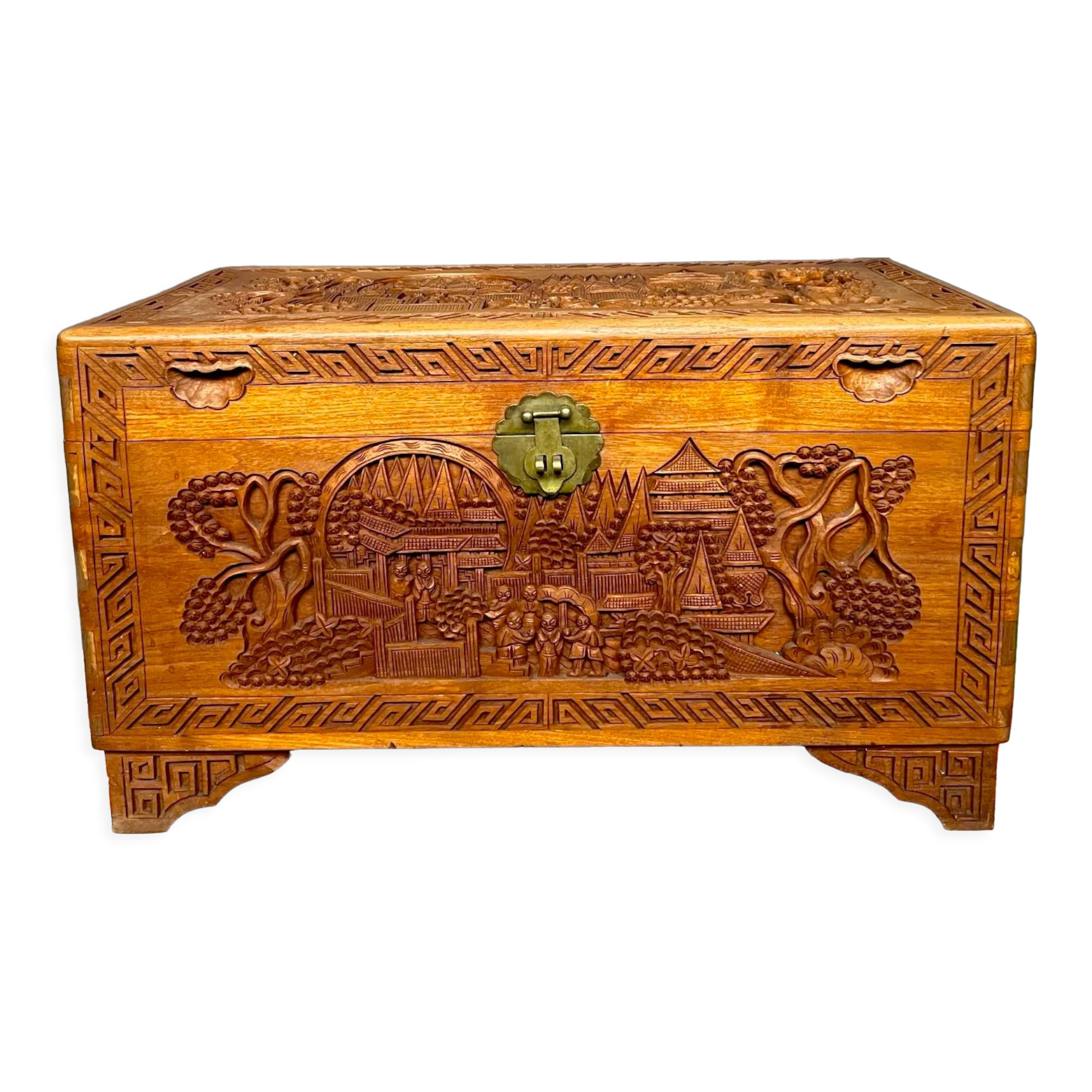Coffre de camphre sculpté chinois