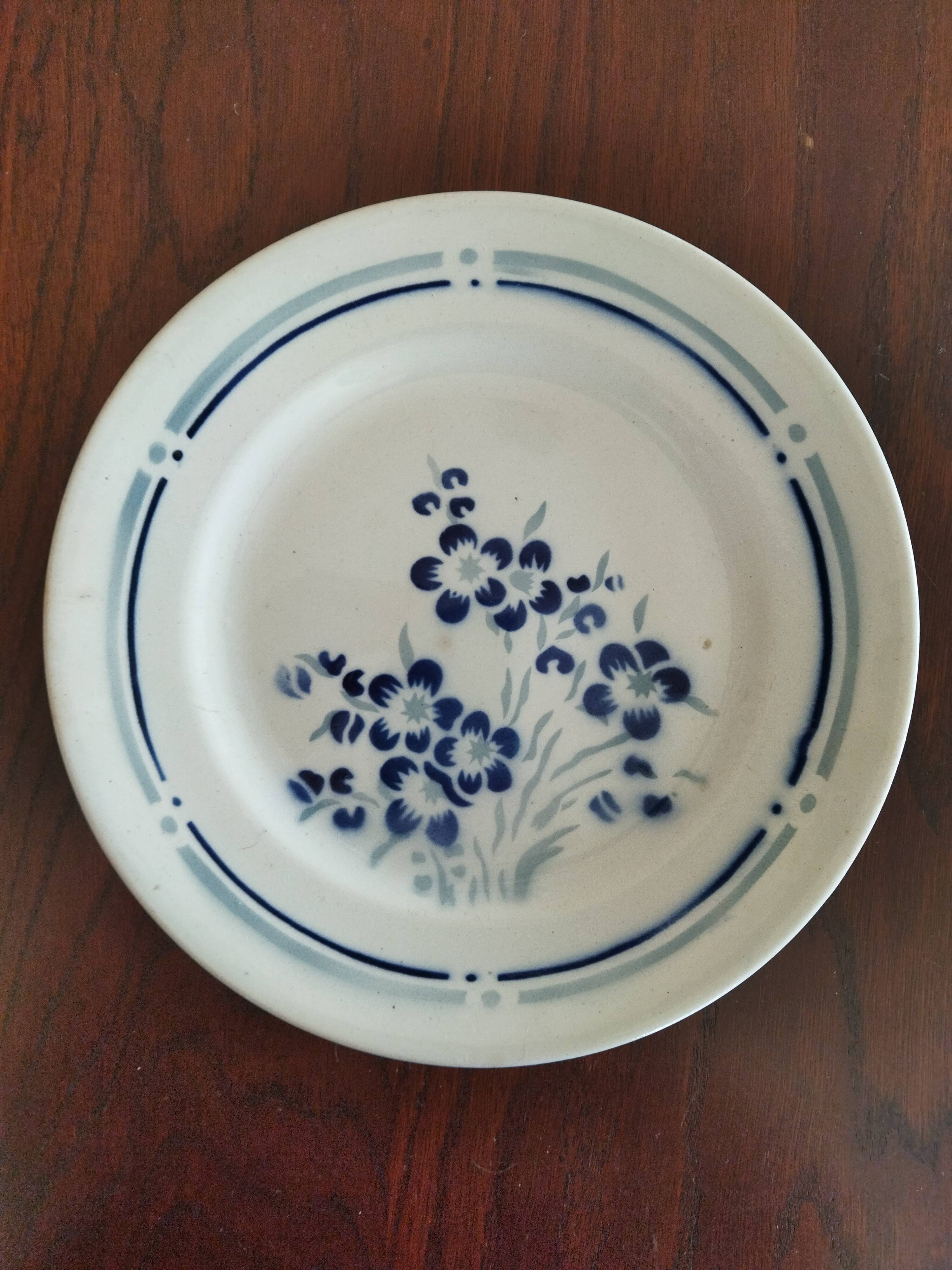 8 French earthenware dinner plates (Gien Sarreguemines Digoin Moulin des Loups Orchies)