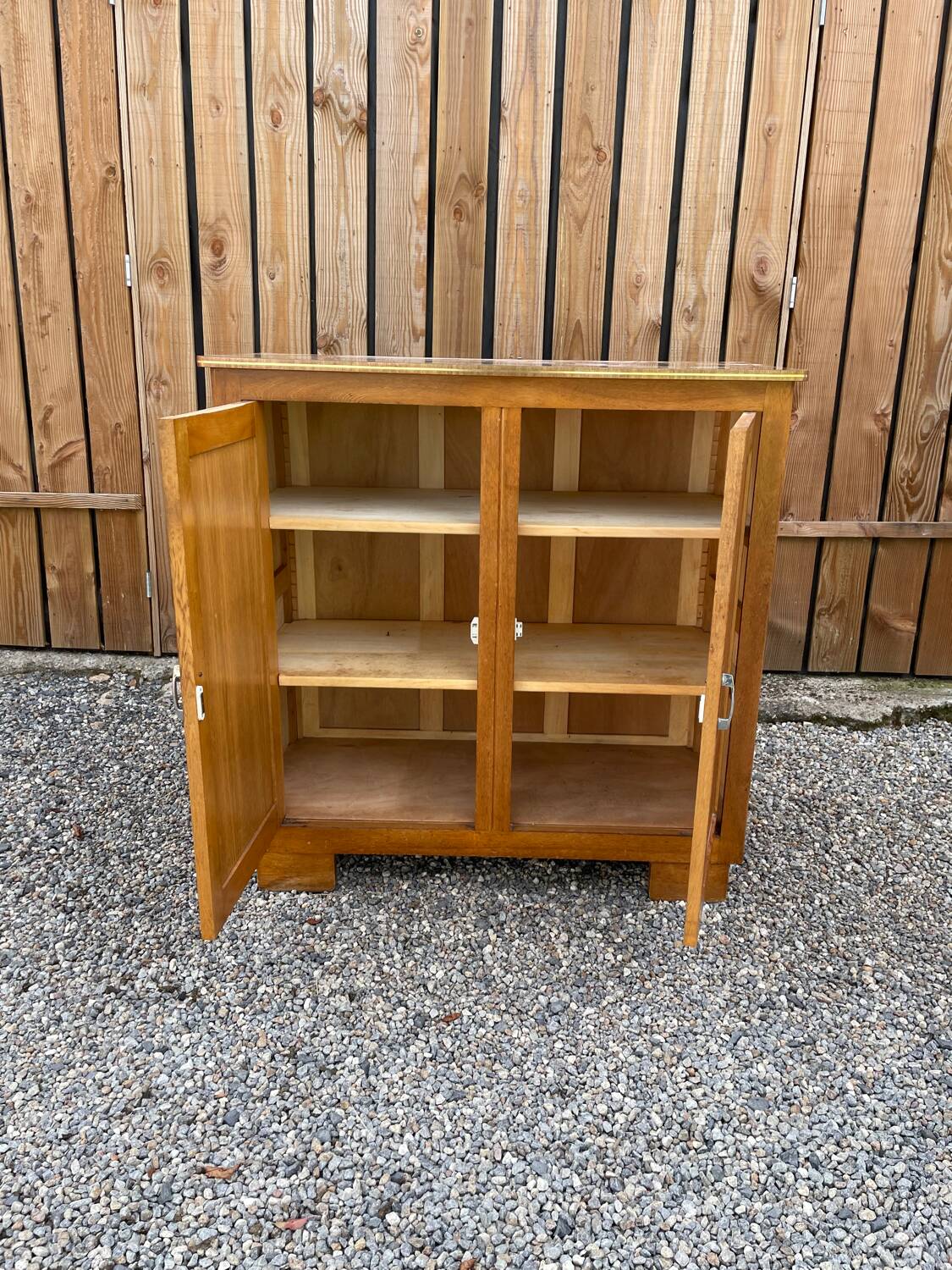 Ancien buffet vintage parisien deux portes