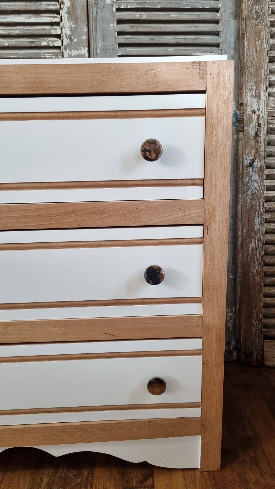 Commode blanche et bois
