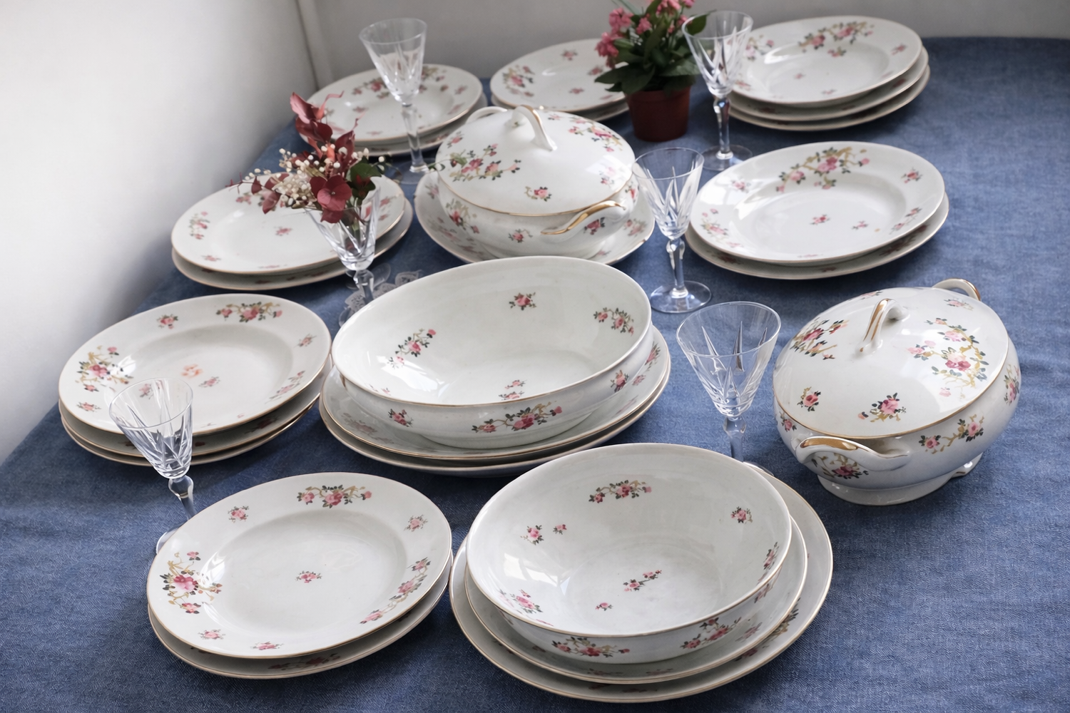 Antique table service in Limoges porcelain by F. Legrand, period A.