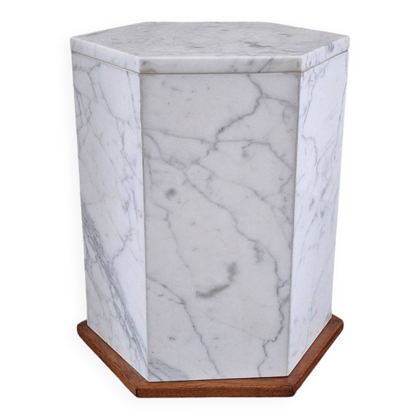Table d'appoint en marbre hexagonal de Carrare, monolithe italien.