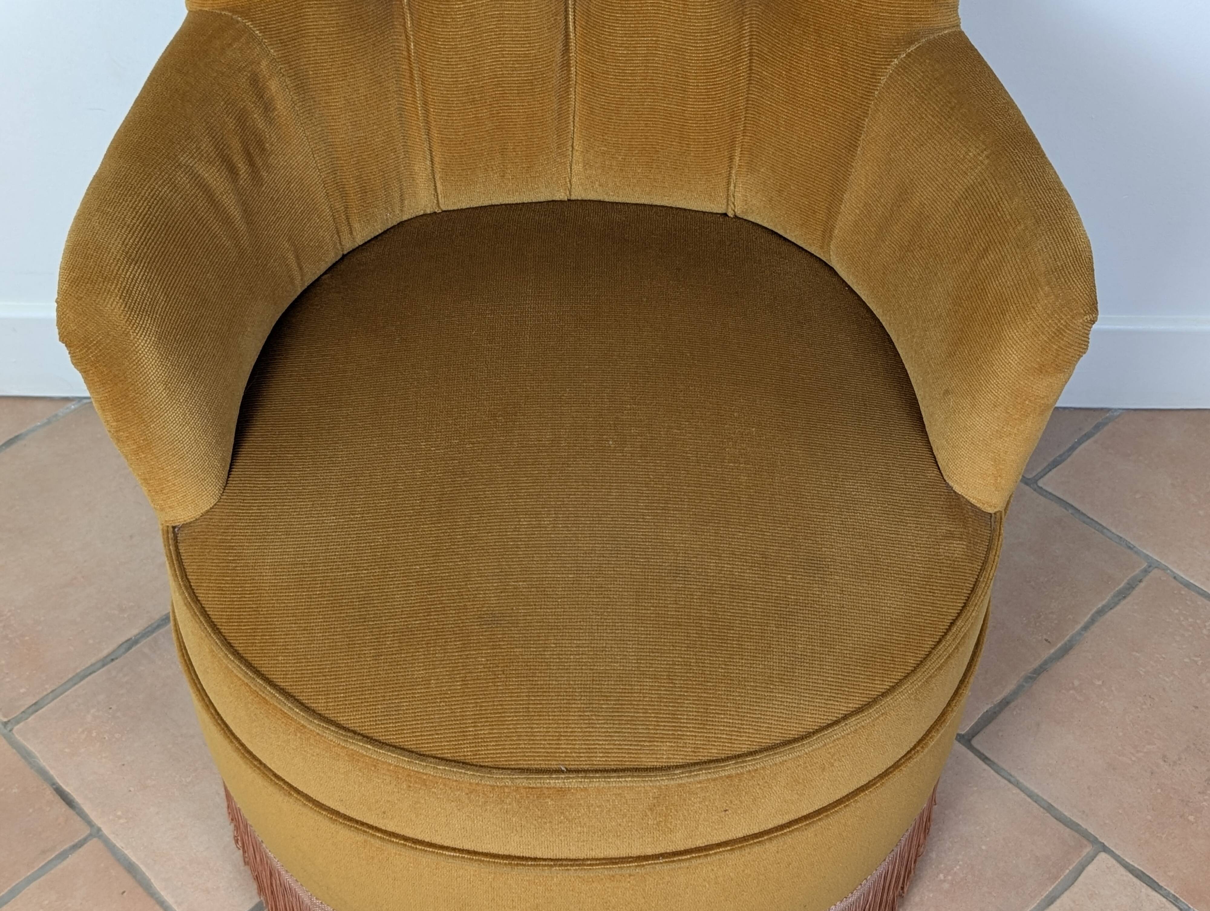 Velvet frog armchair