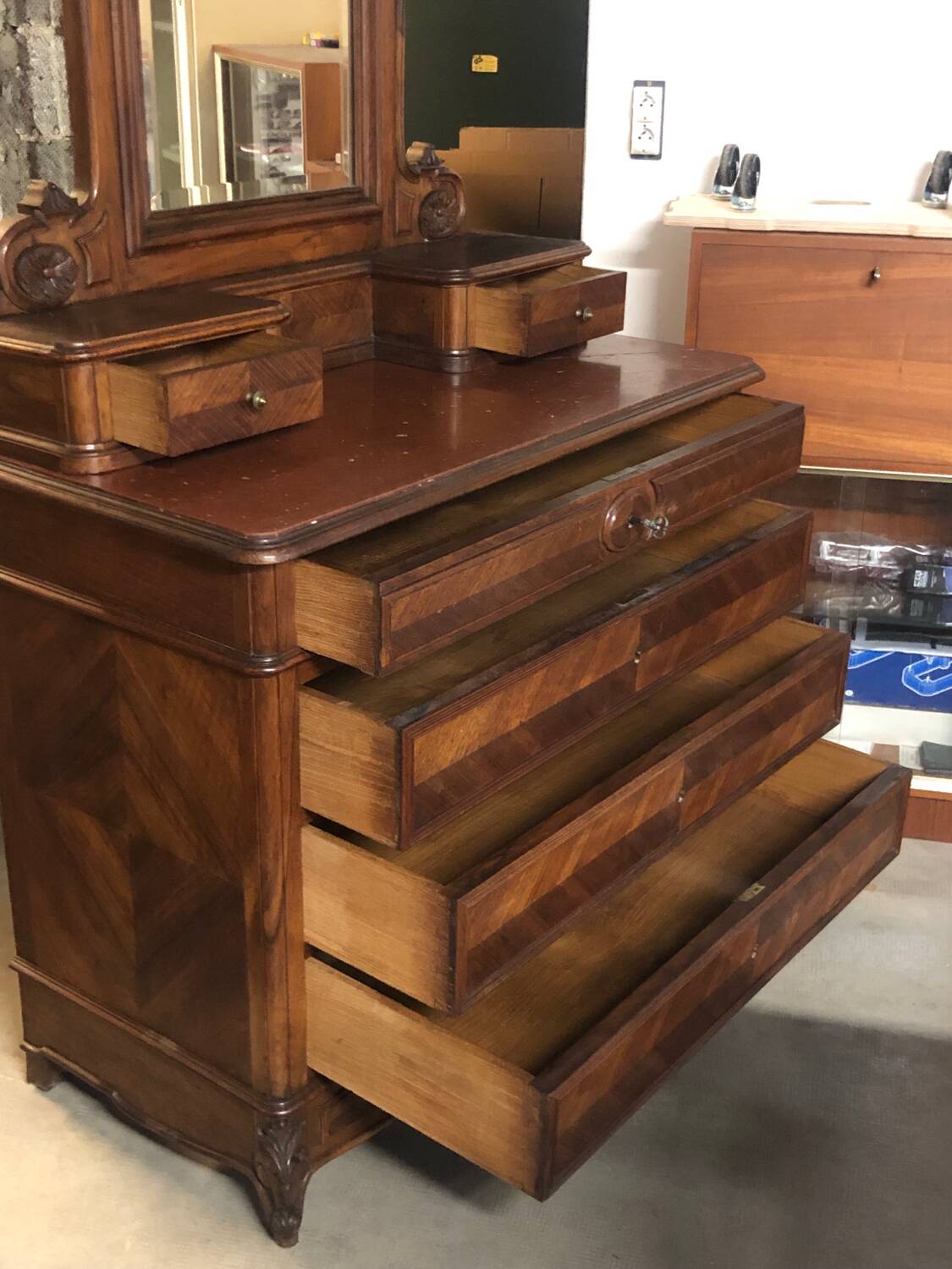 Dressing table chest of drawers with stylish marble top