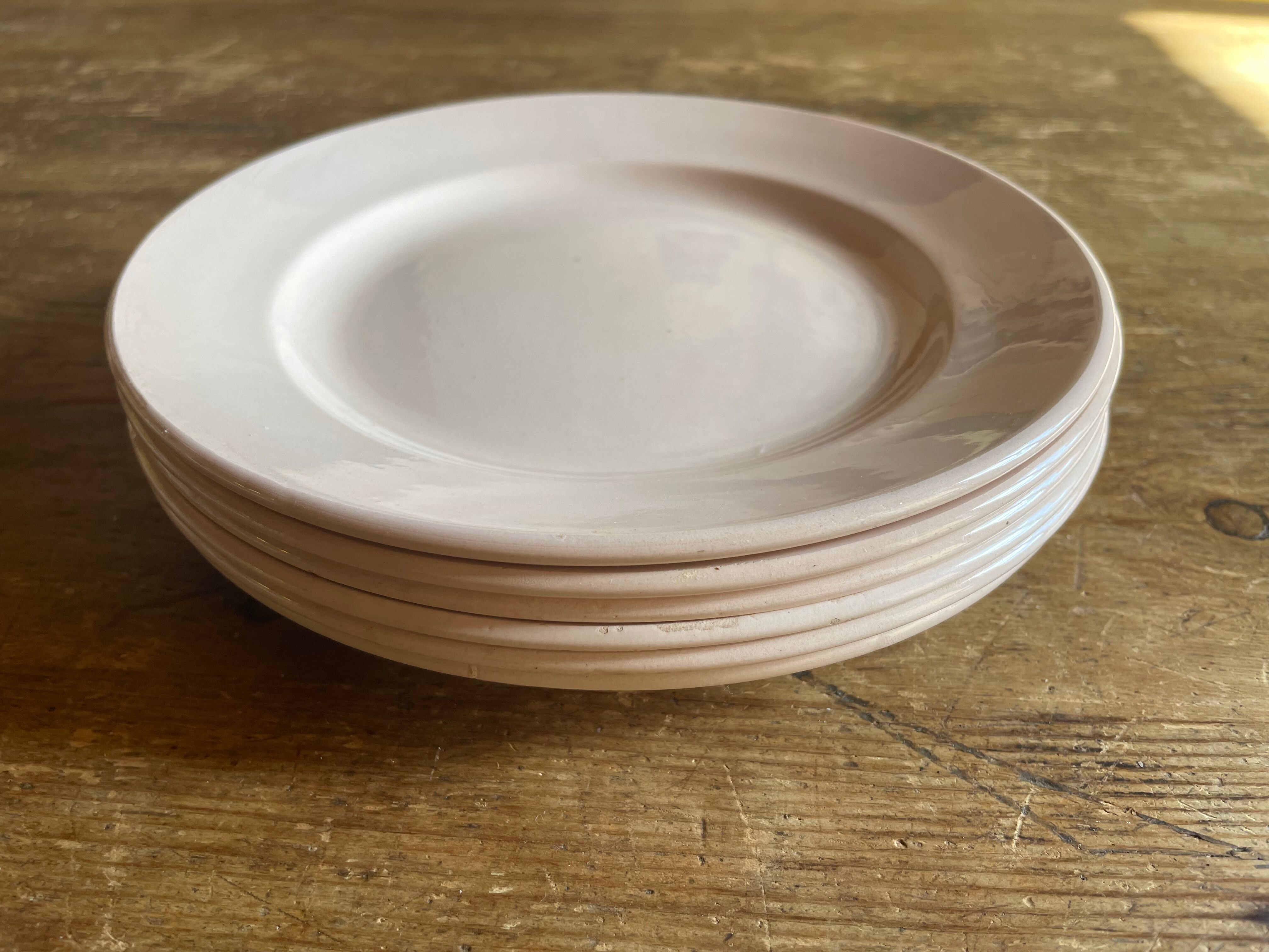 Powder pink plates St-Amand