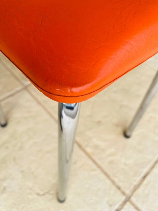 Tabouret vintage skaï orange et pieds chrome circa 70s
