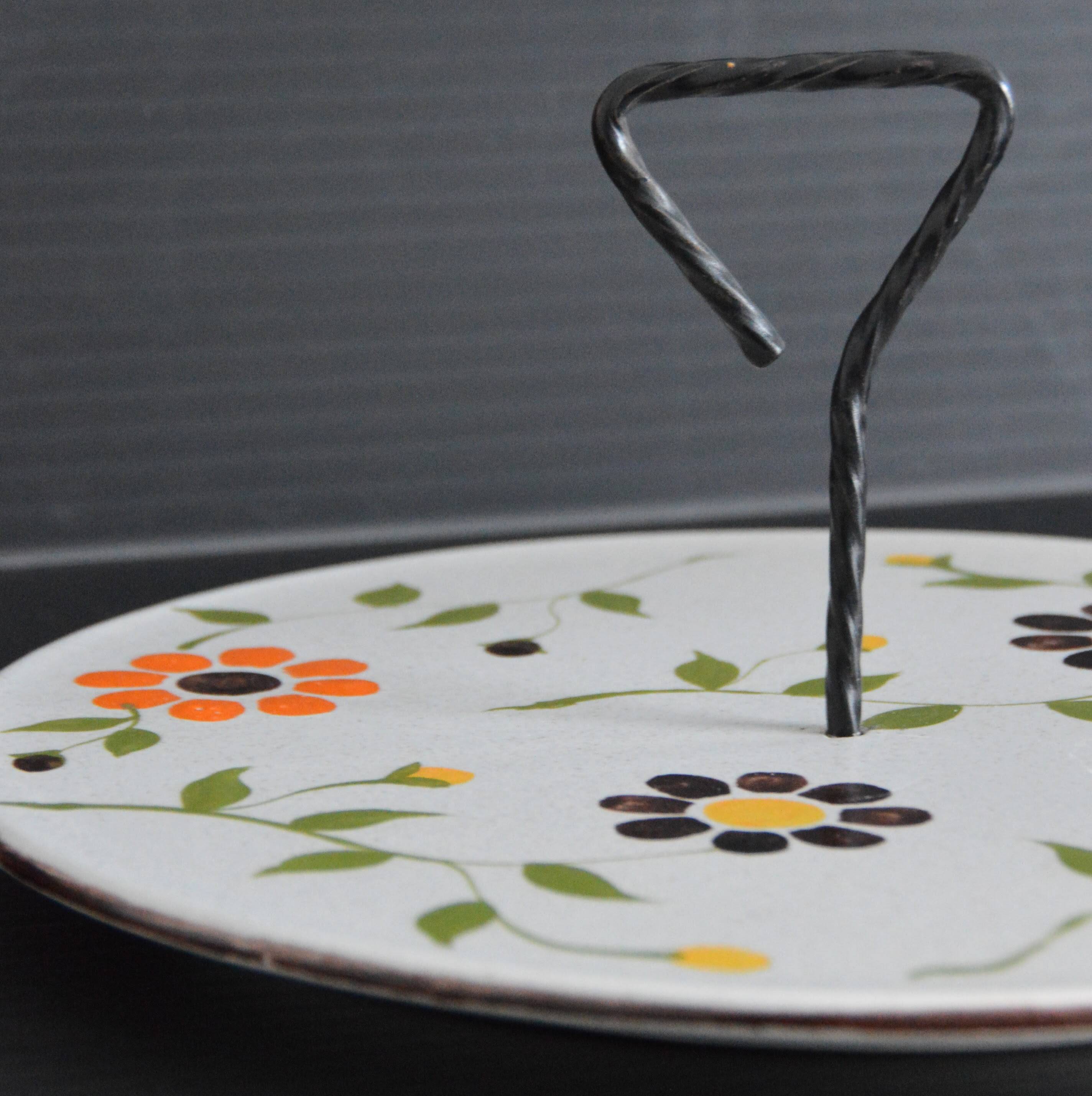 cheese platter / 70s cupcake