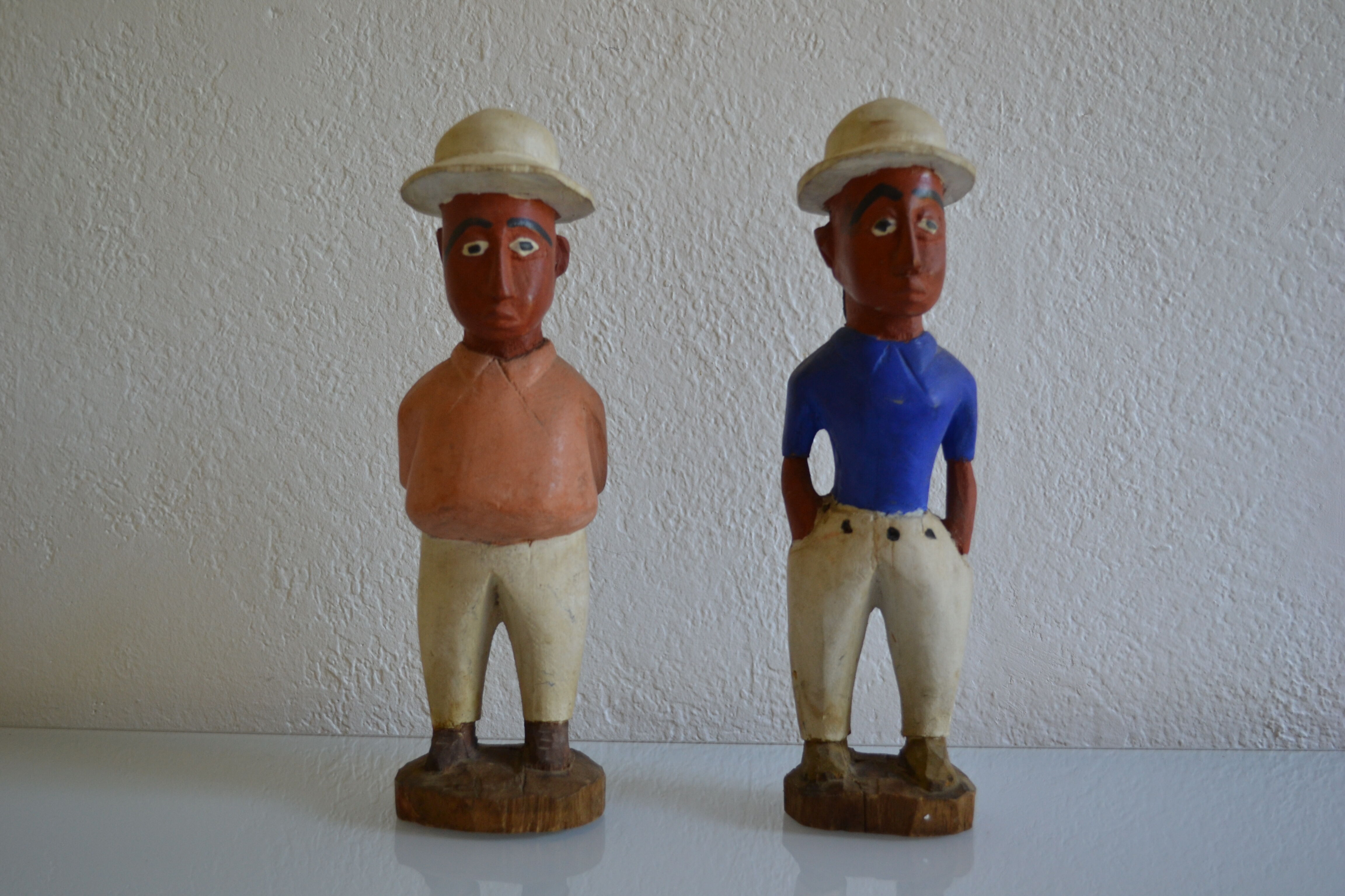 Couple of settlers African statuettes