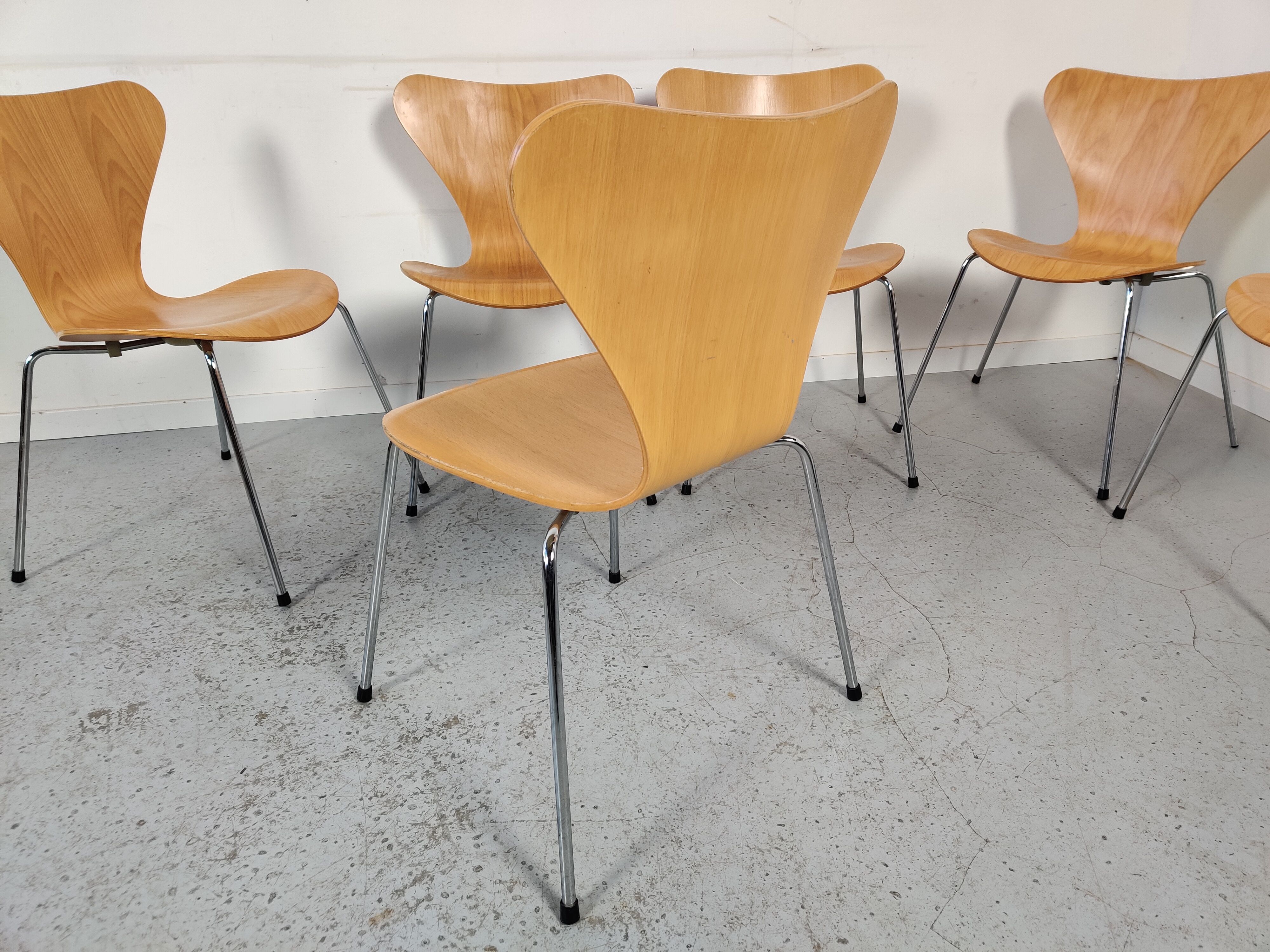 6 chairs series 7 by Arne Jacobsen for Fritz Hansen