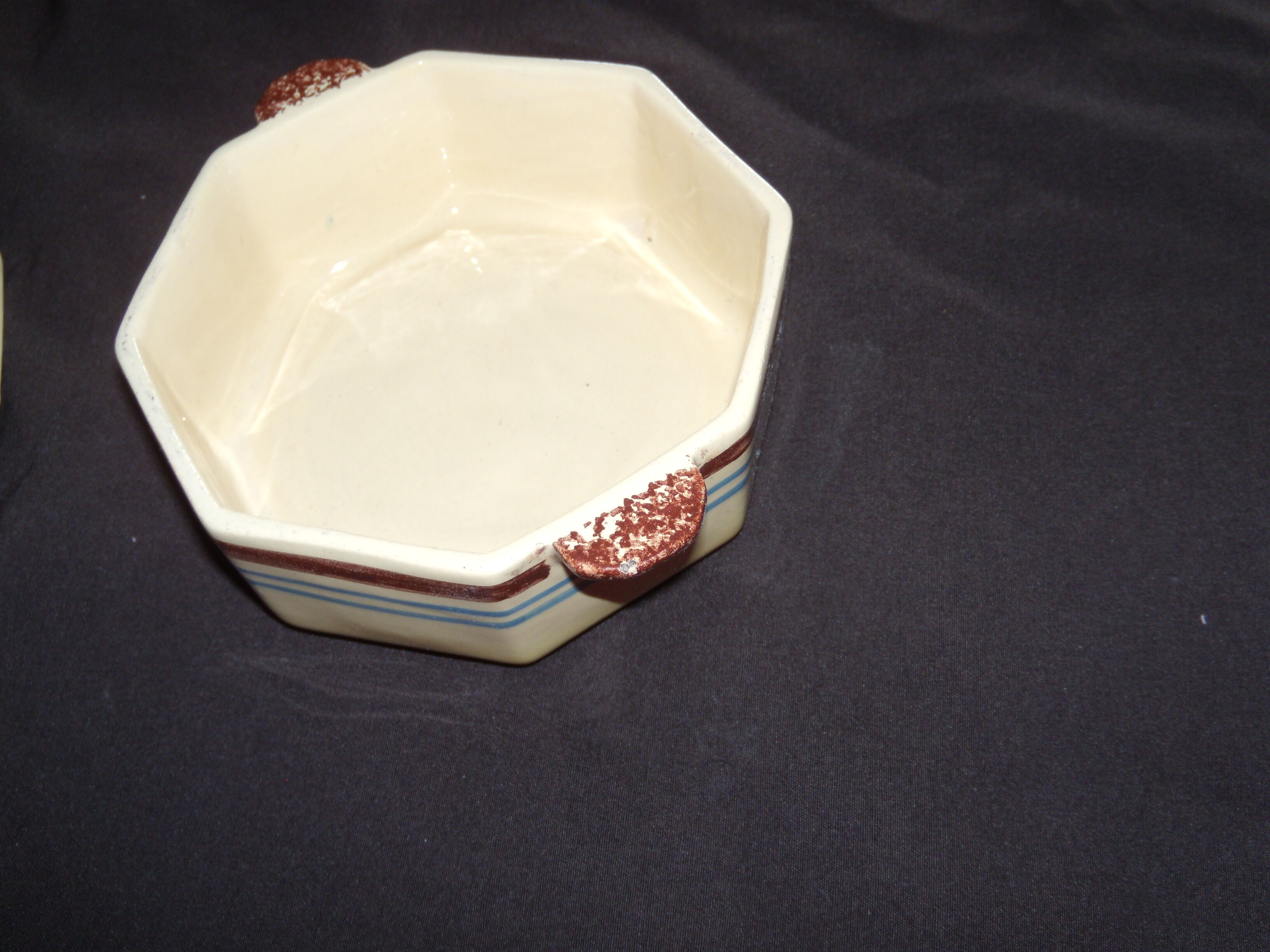 Quimper Henriot 81 candy box