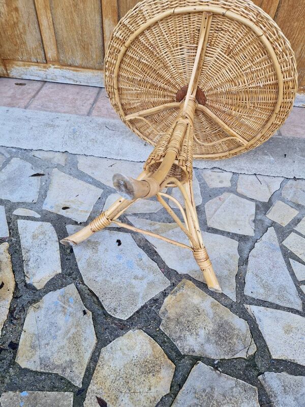 Table en rotin et osier tripode vintage