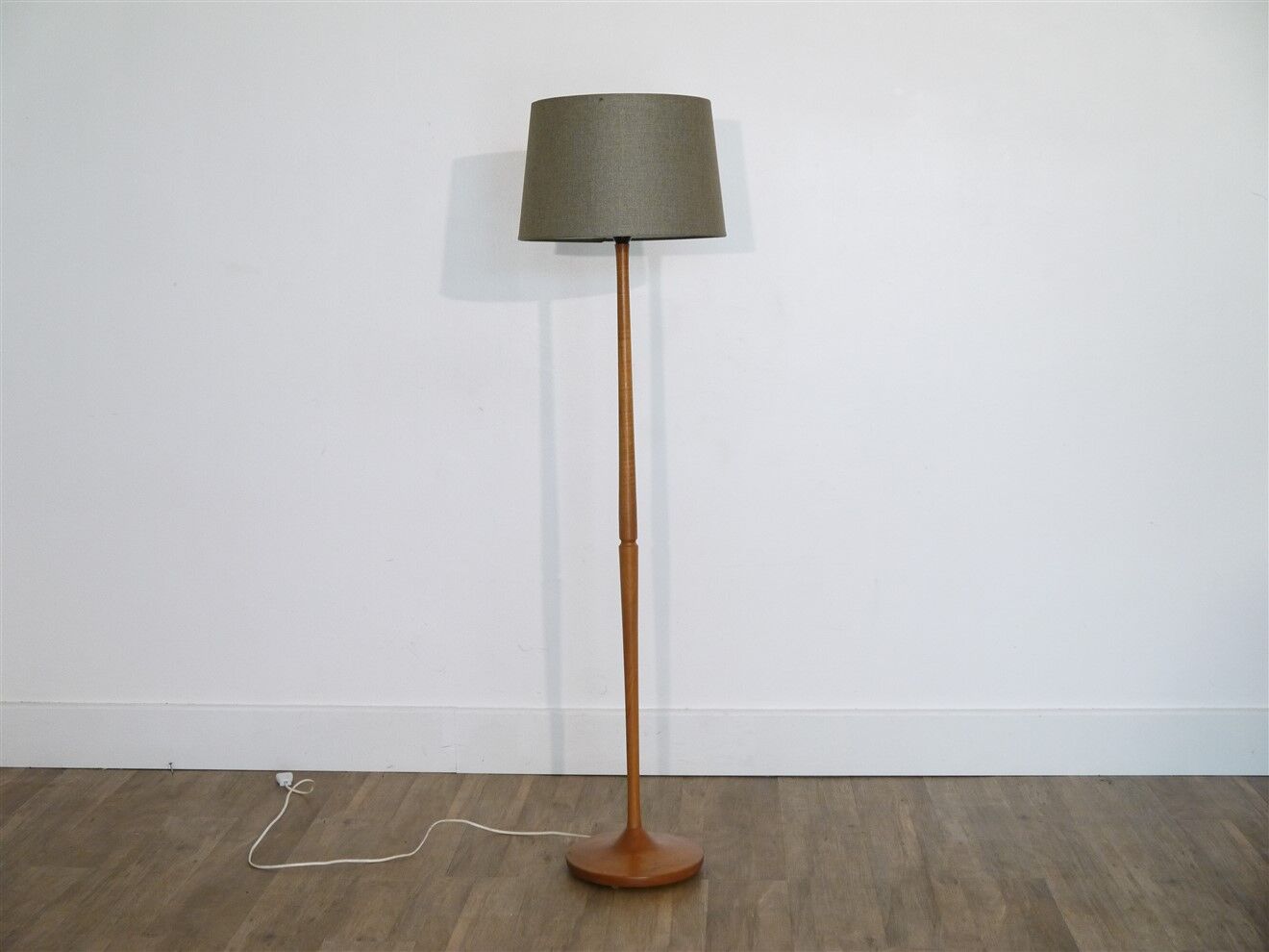 Lampadaire danois en teck 1960