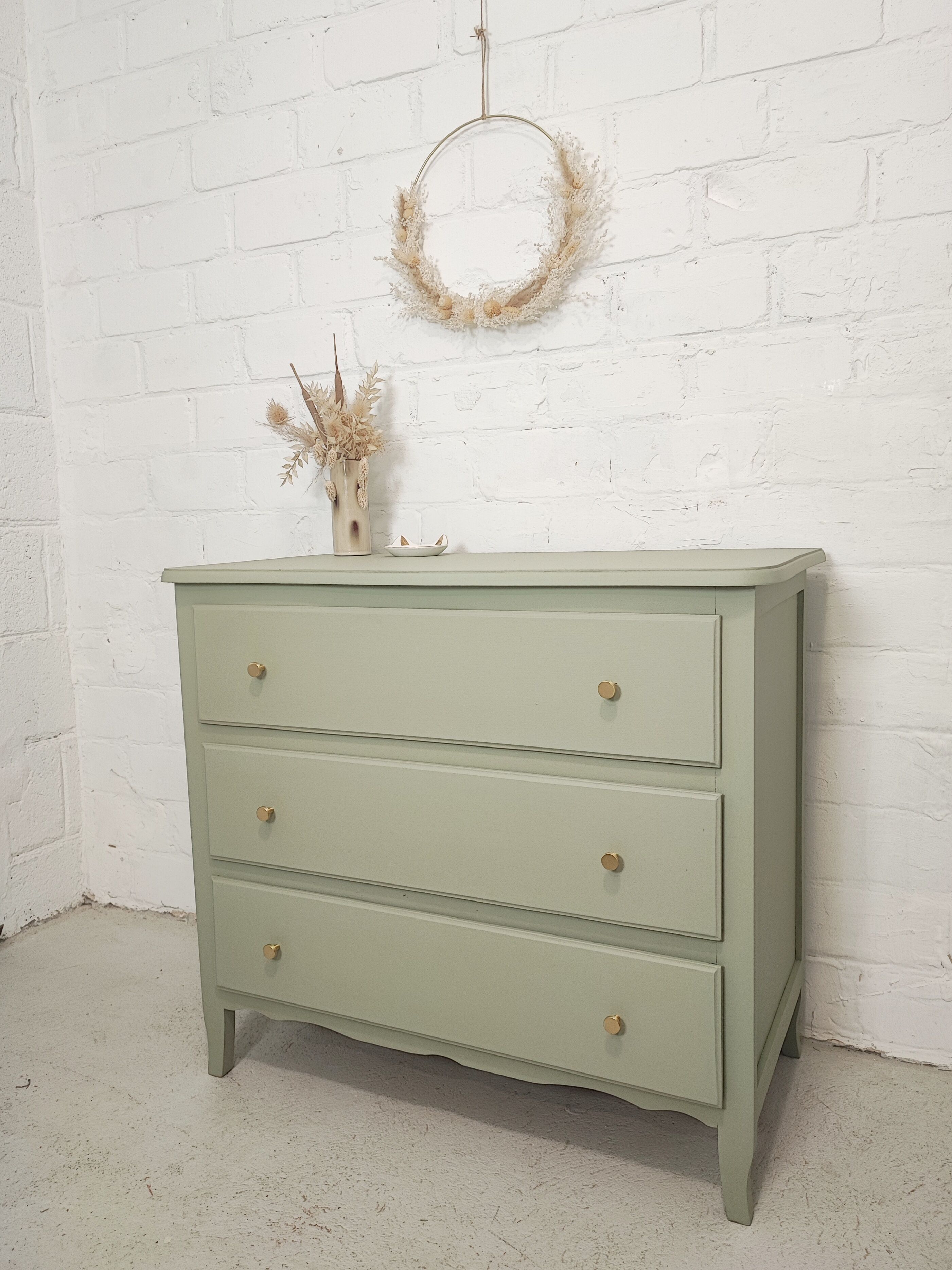 Commode vintage vert amande