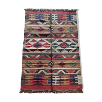 Tapis kilim en toile de jute et coton. 120cm x 190cm