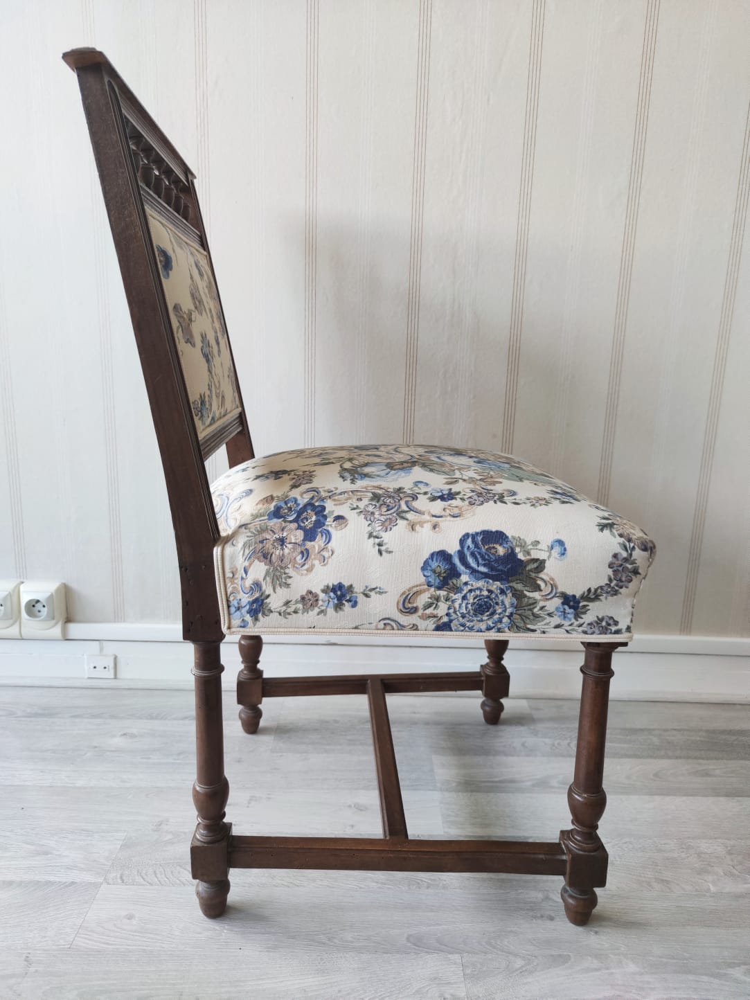 Pair of neo-Gothic English style chairs floral print