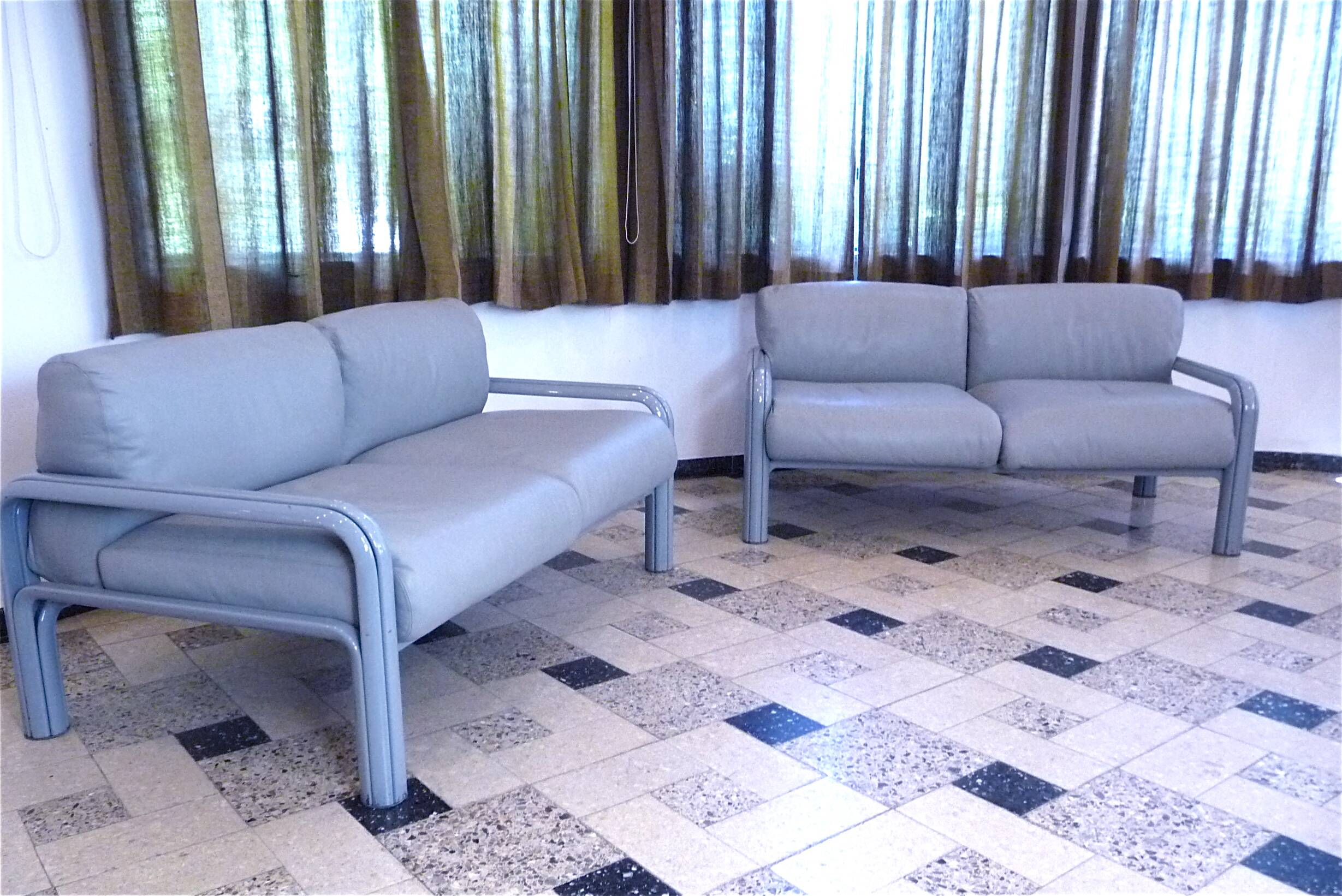 Two-Seater Leather and Steel Lounge Sofas by Gae Aulenti for Knoll International, 1970s, Set of 2