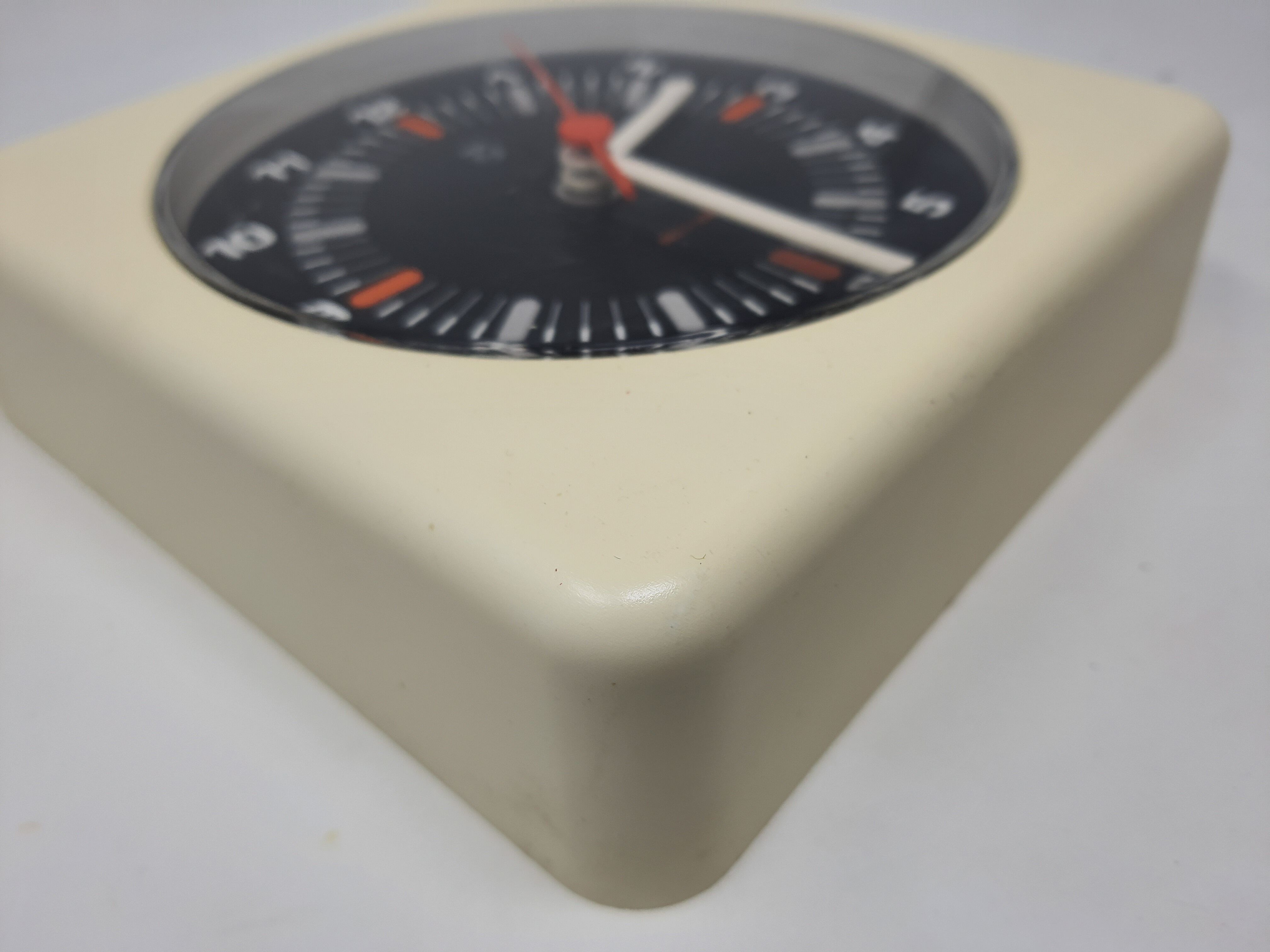 Philips electronic square clock type HR5470 year 60