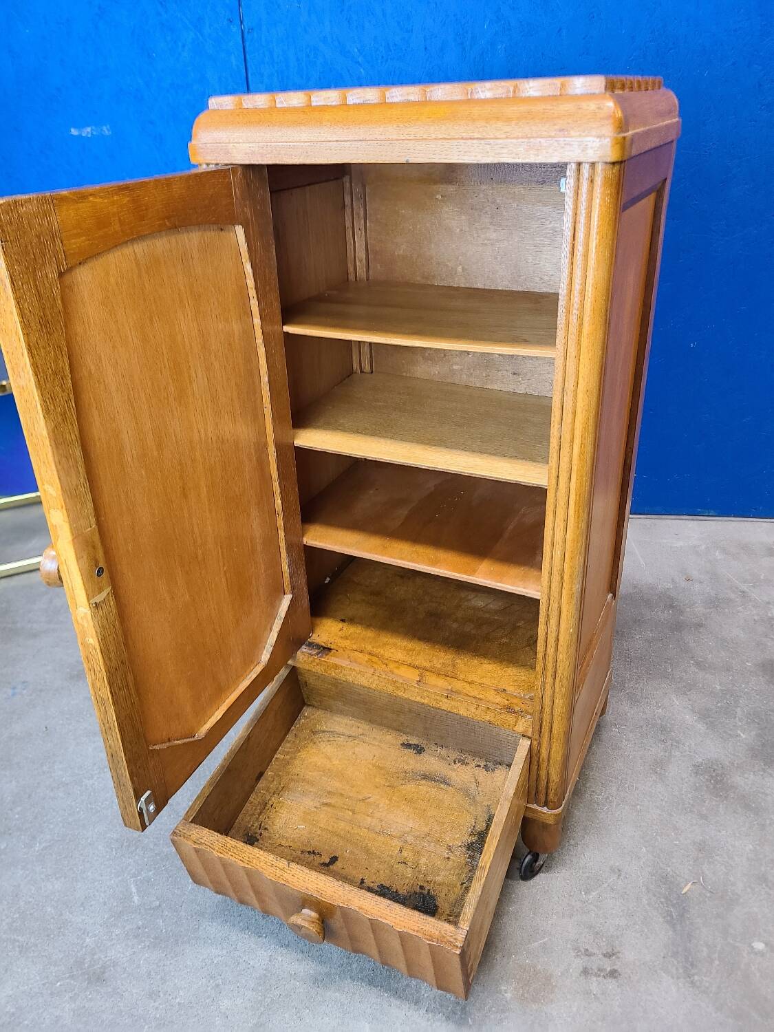 Art Deco serving trolley, cupboard on wheels in light wood.