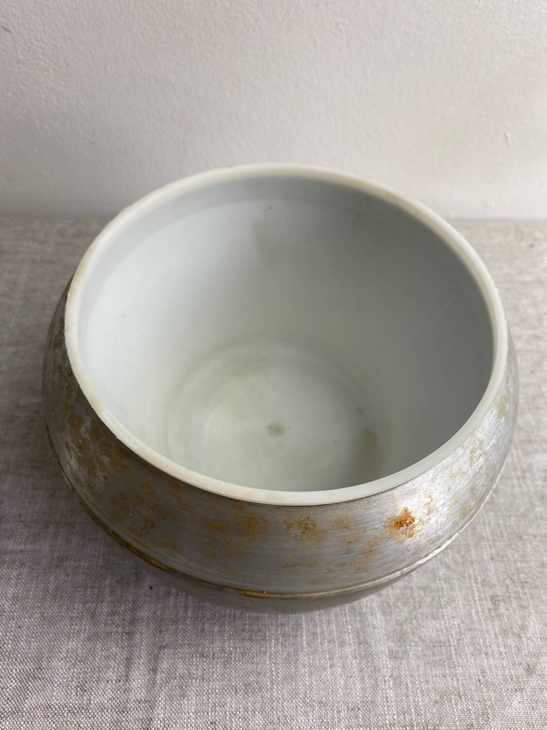 Pear-shaped ice bucket Large format brushed aluminum