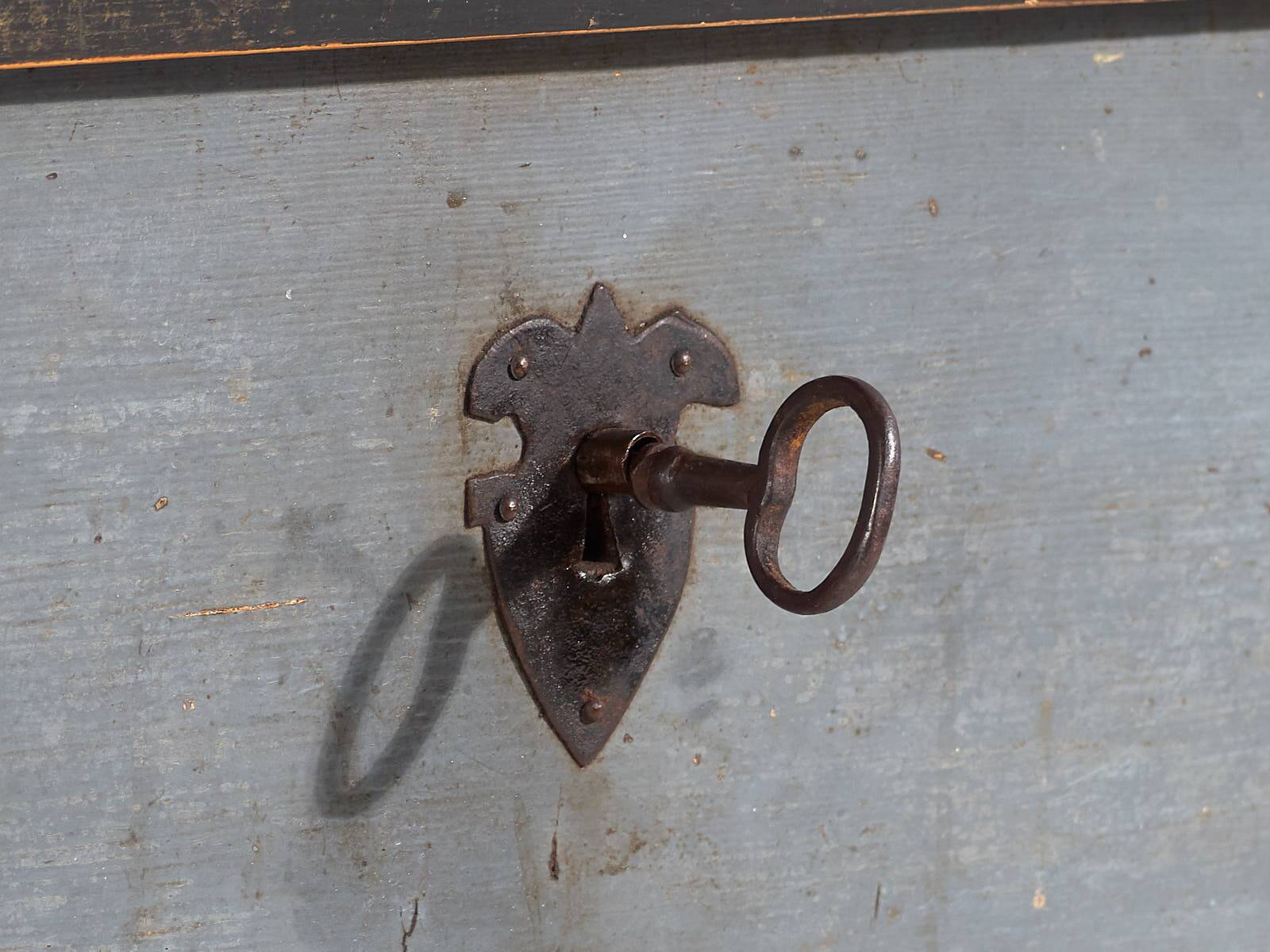 Antique wooden trunk with original lock (c.1900) #16