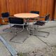 Ensemble Effezeta table ronde marron plateau bois et piètement métal chromé avec 4 chaises cantilever