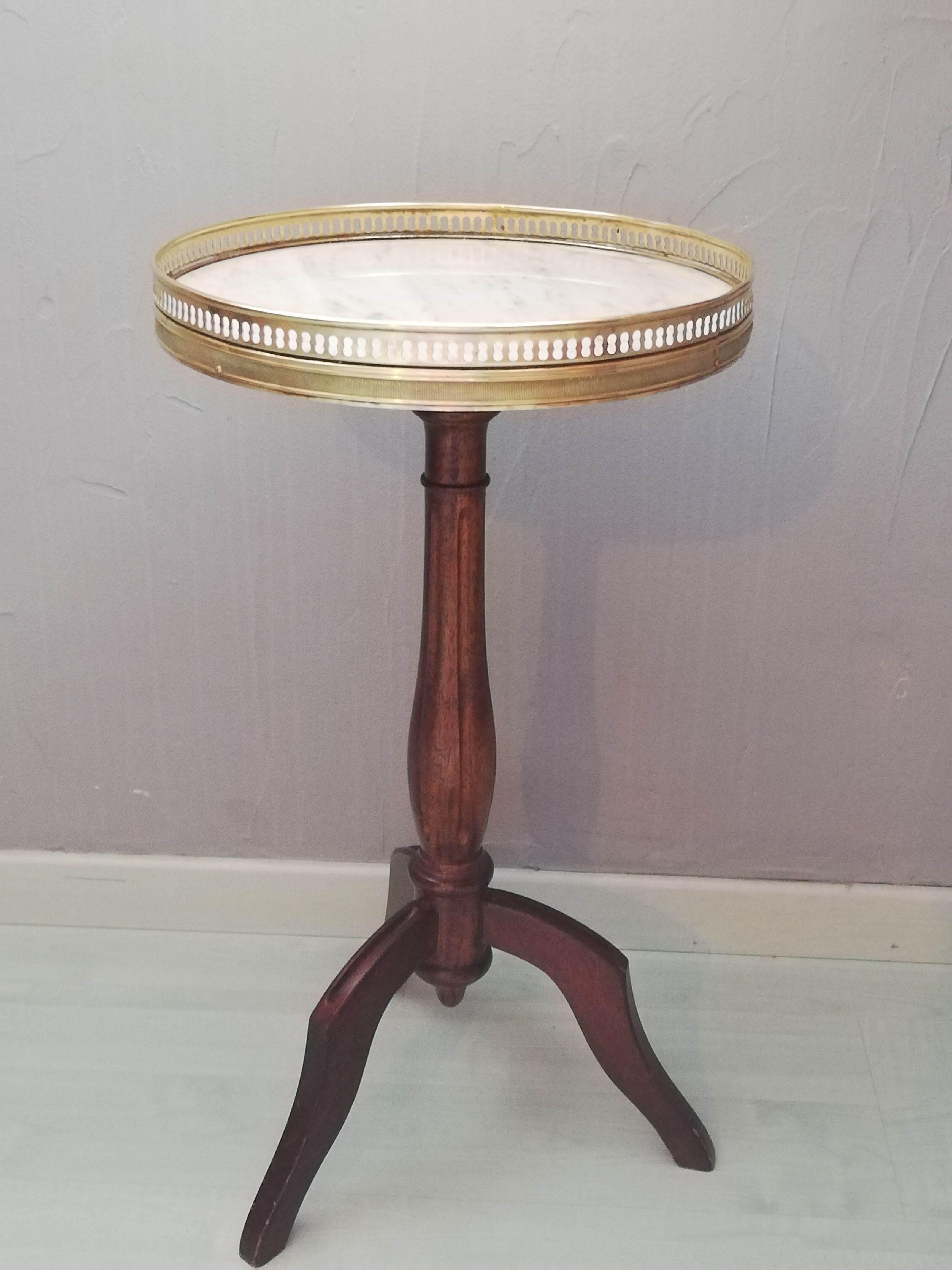 Pedestal table form Bouillotte Louis XVI