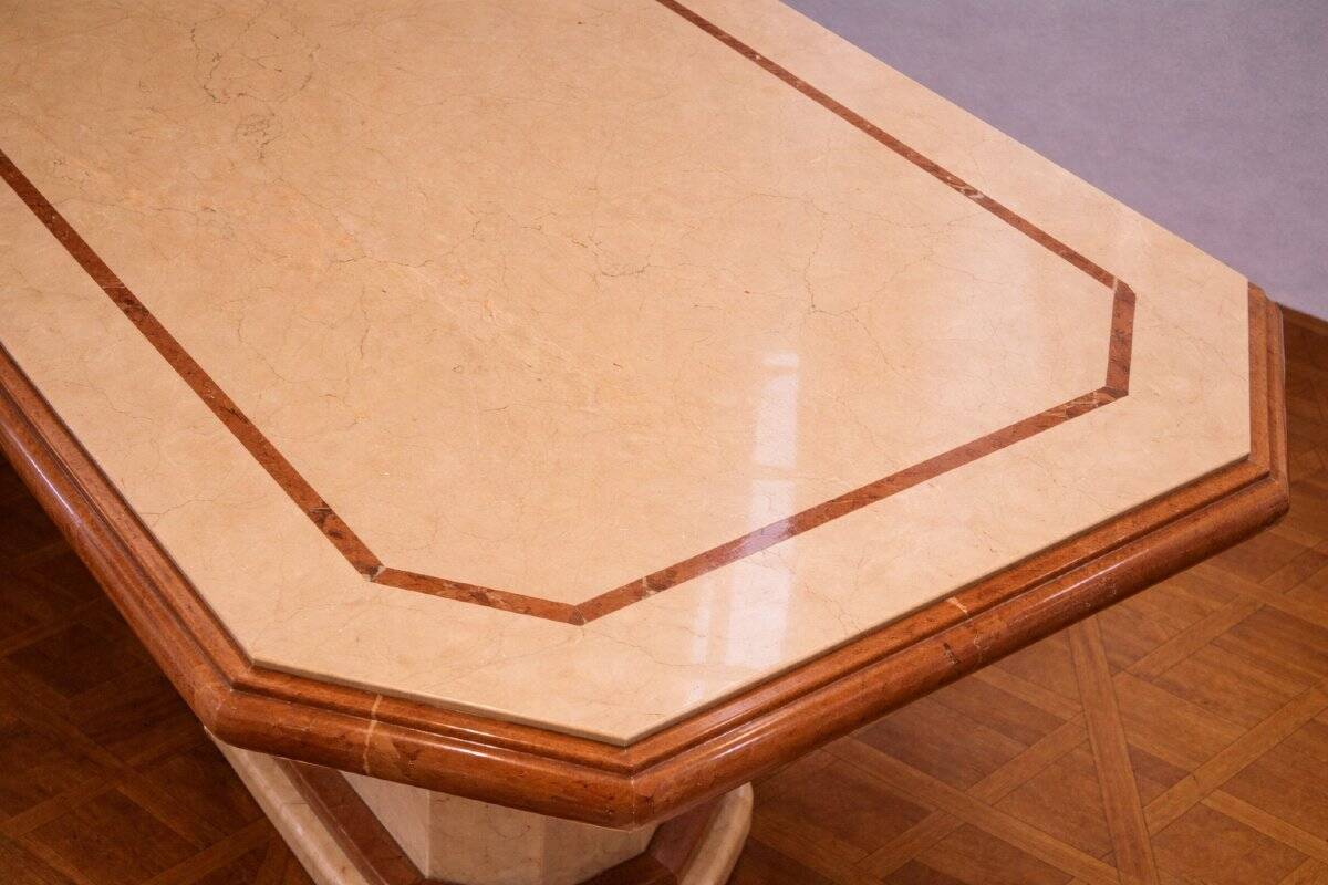 Large marble dining table – Central base