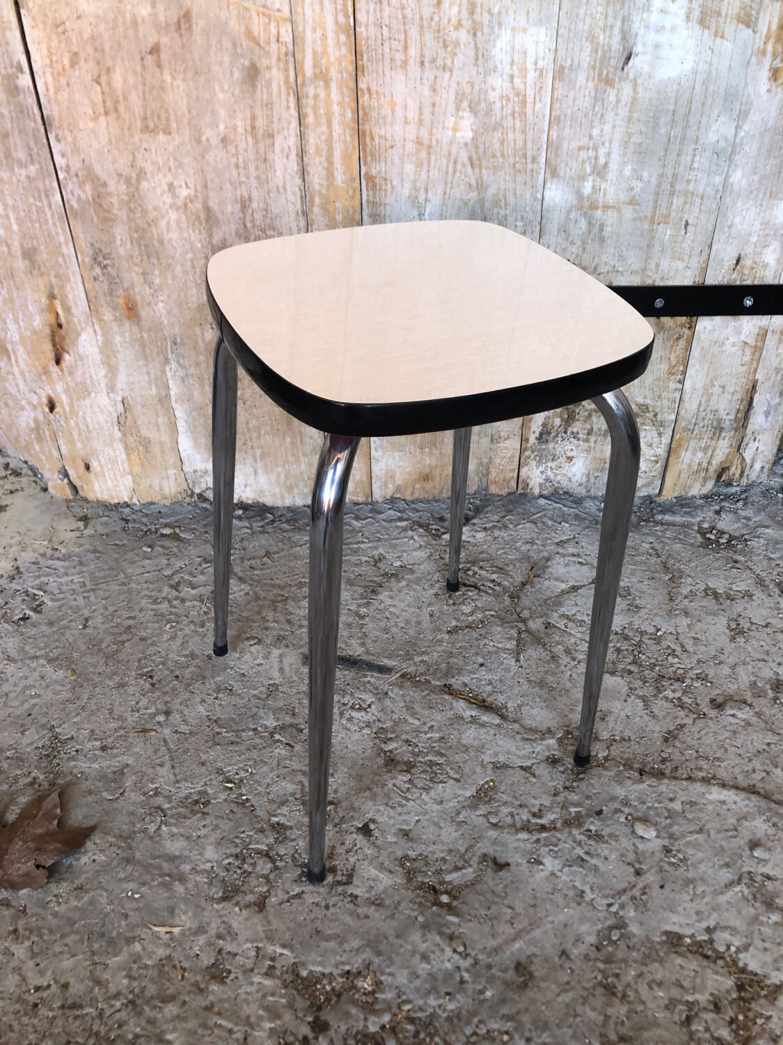 Tabouret formica blanc pieds compas metal chromé vintage