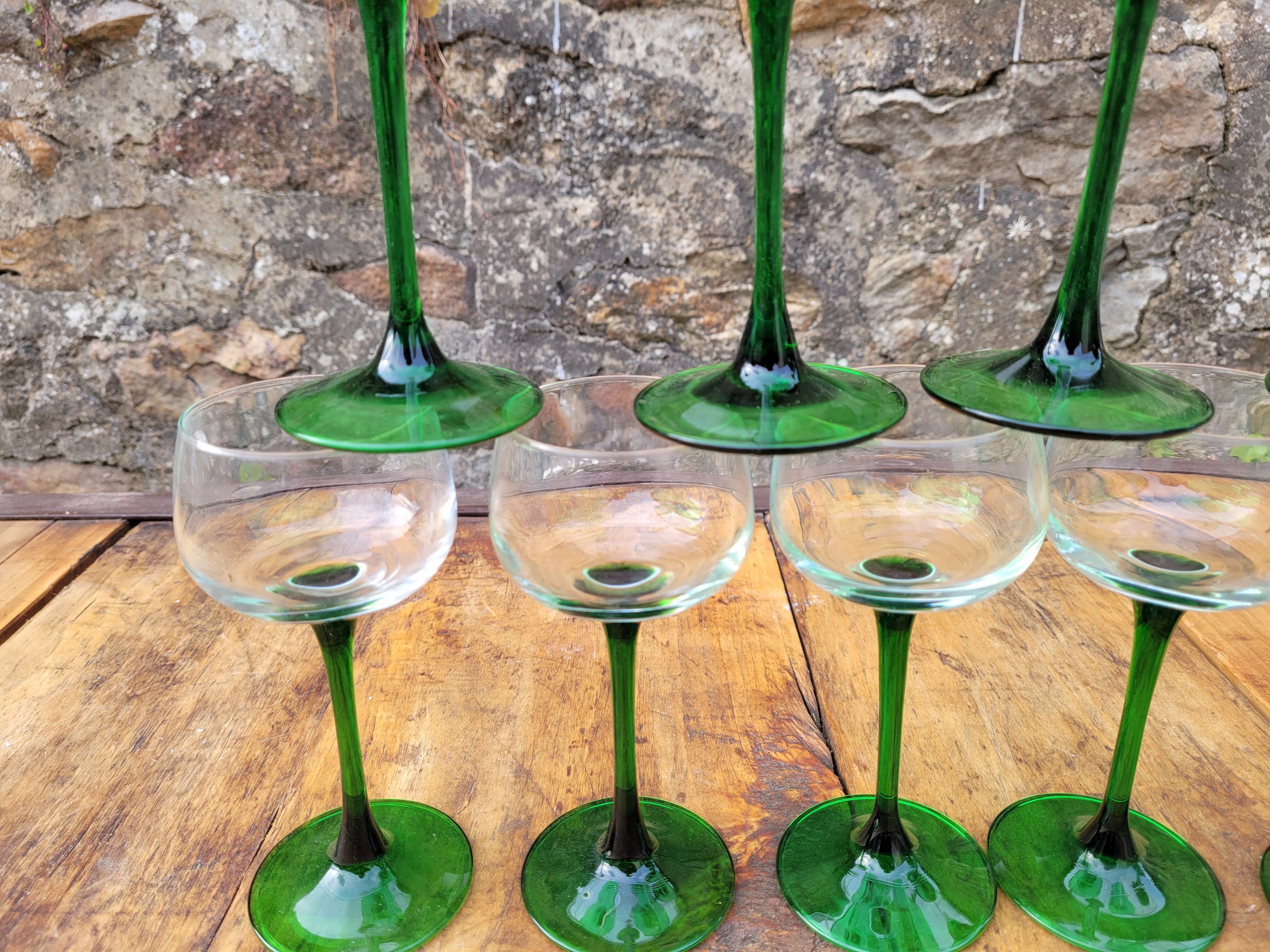 10 Luminarc wine glasses