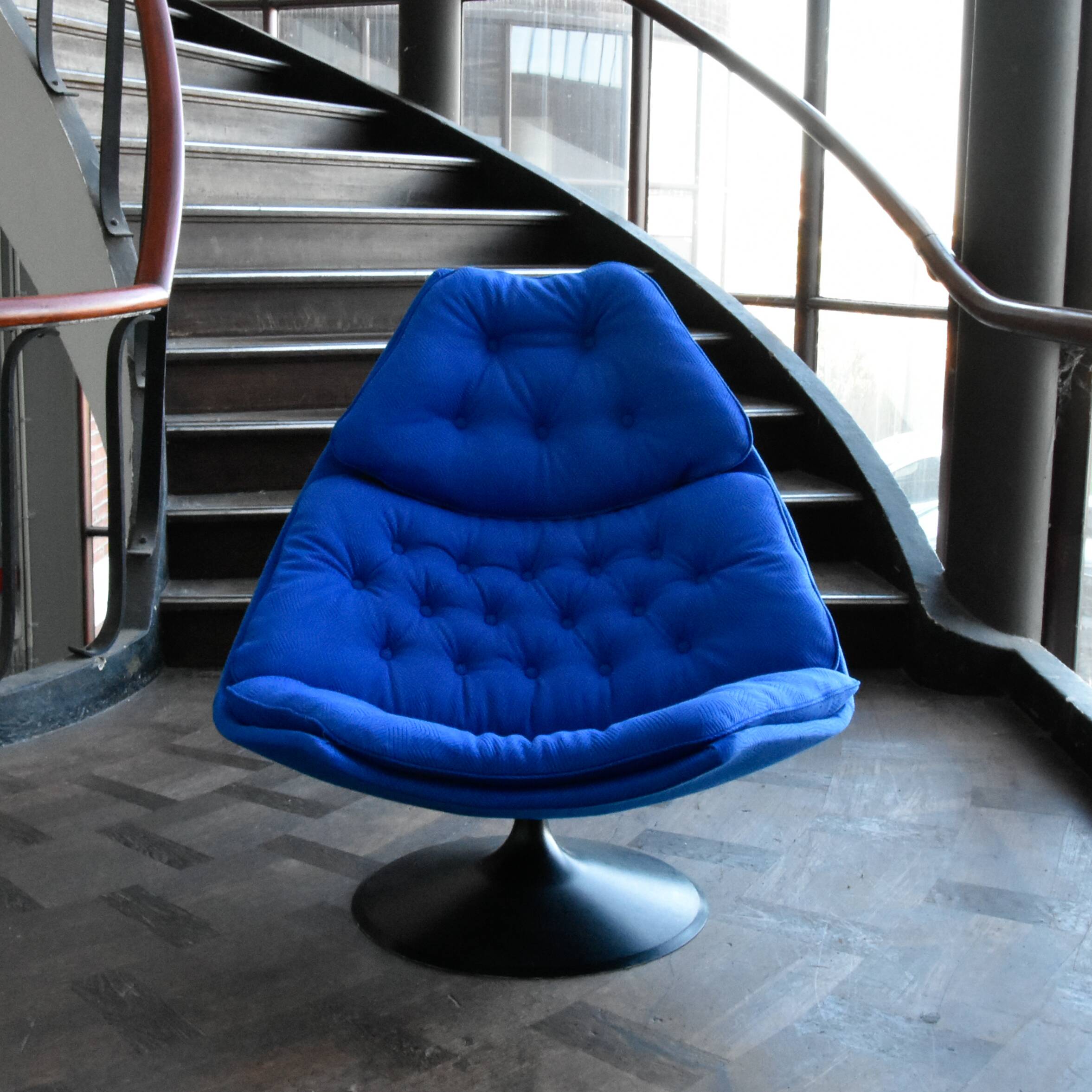 Artifort F588 chair
