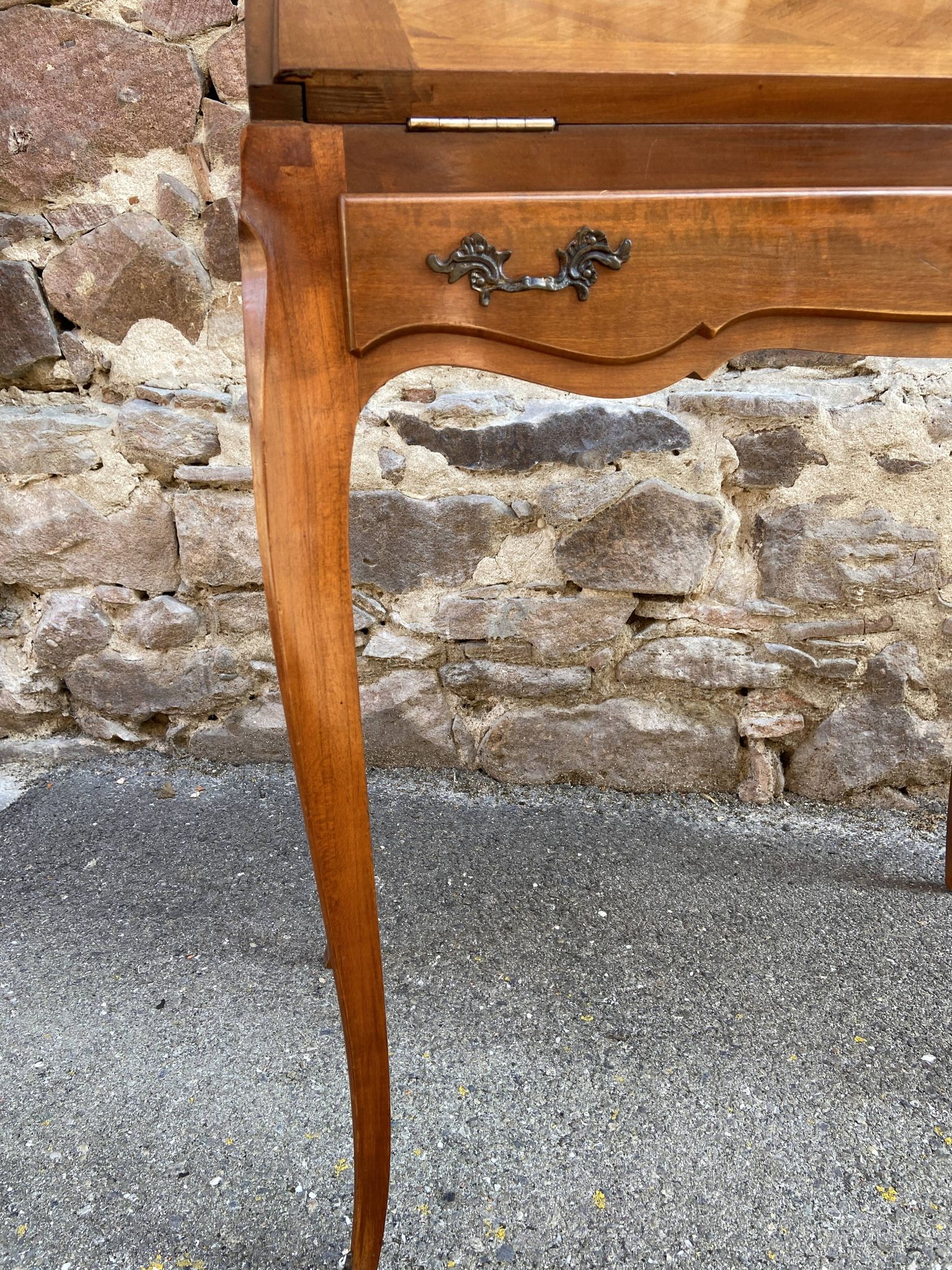 Bureau de pente scriban Dos d’Âne style Louis XV merisier 1970