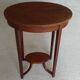 Table d'appoint en acajou.