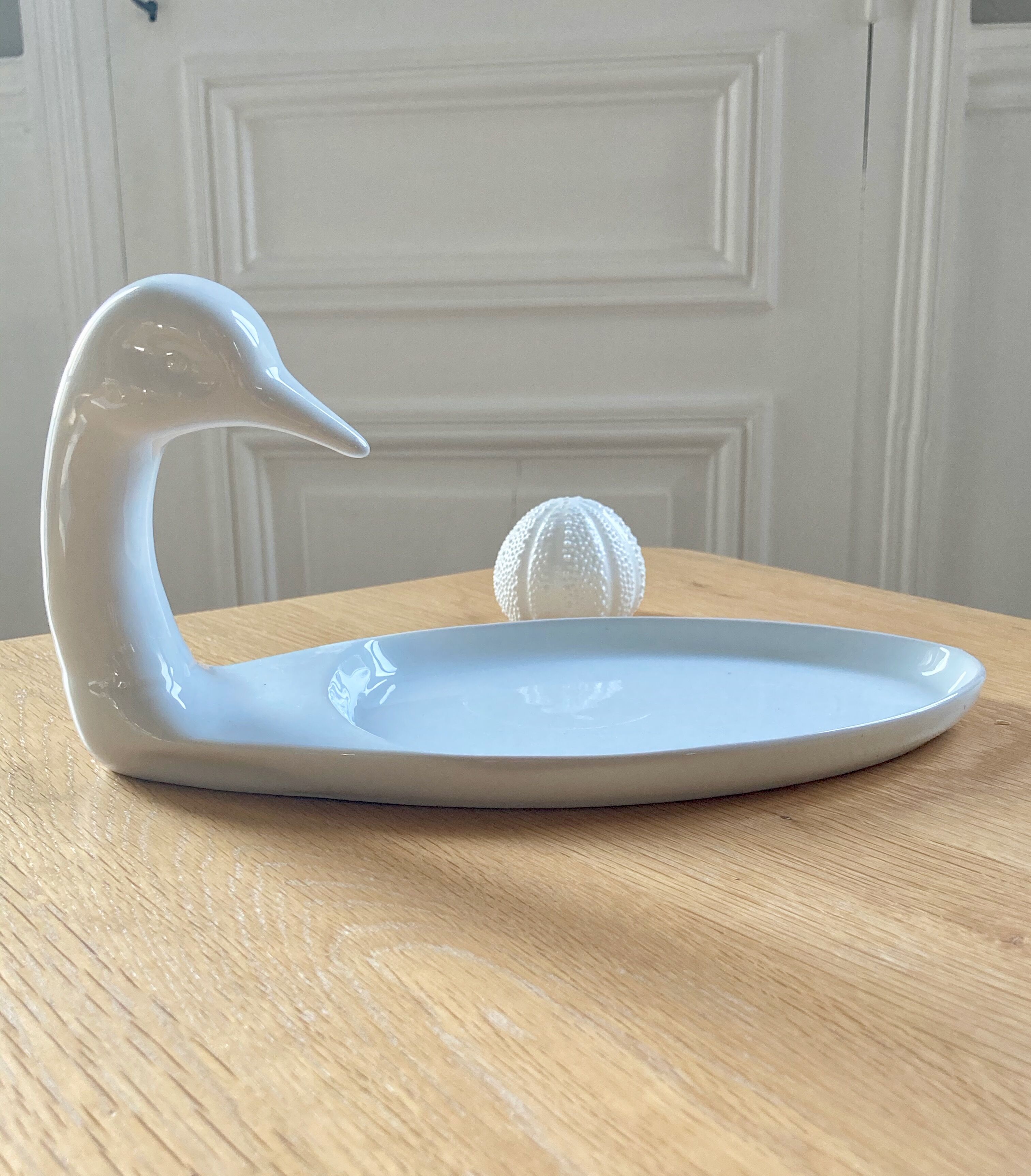 Porcelain zoomorphic duck dish