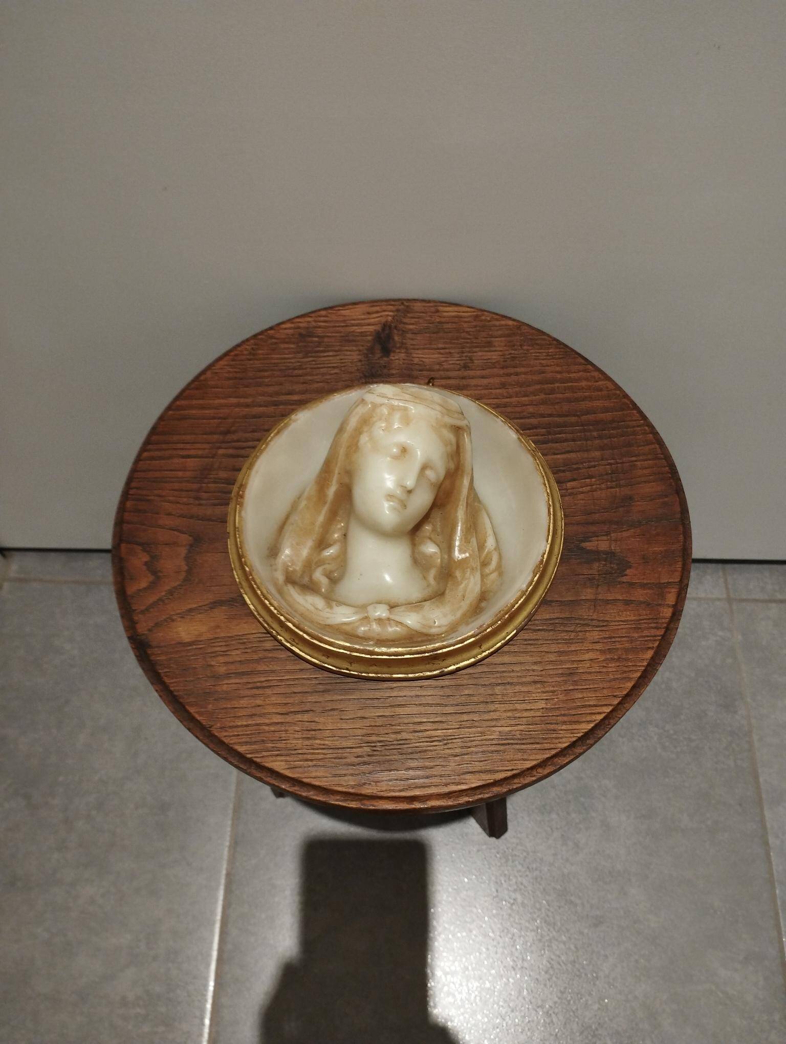 Relief portrait in the shape of a medallion - Napoléon III period