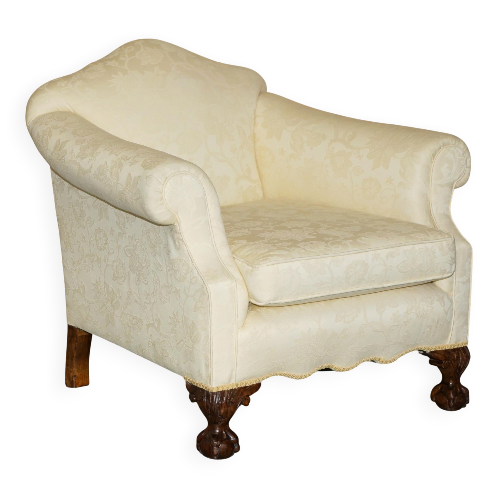Pair of Edwardian armchairs from 1910 with carved legs and fabric.