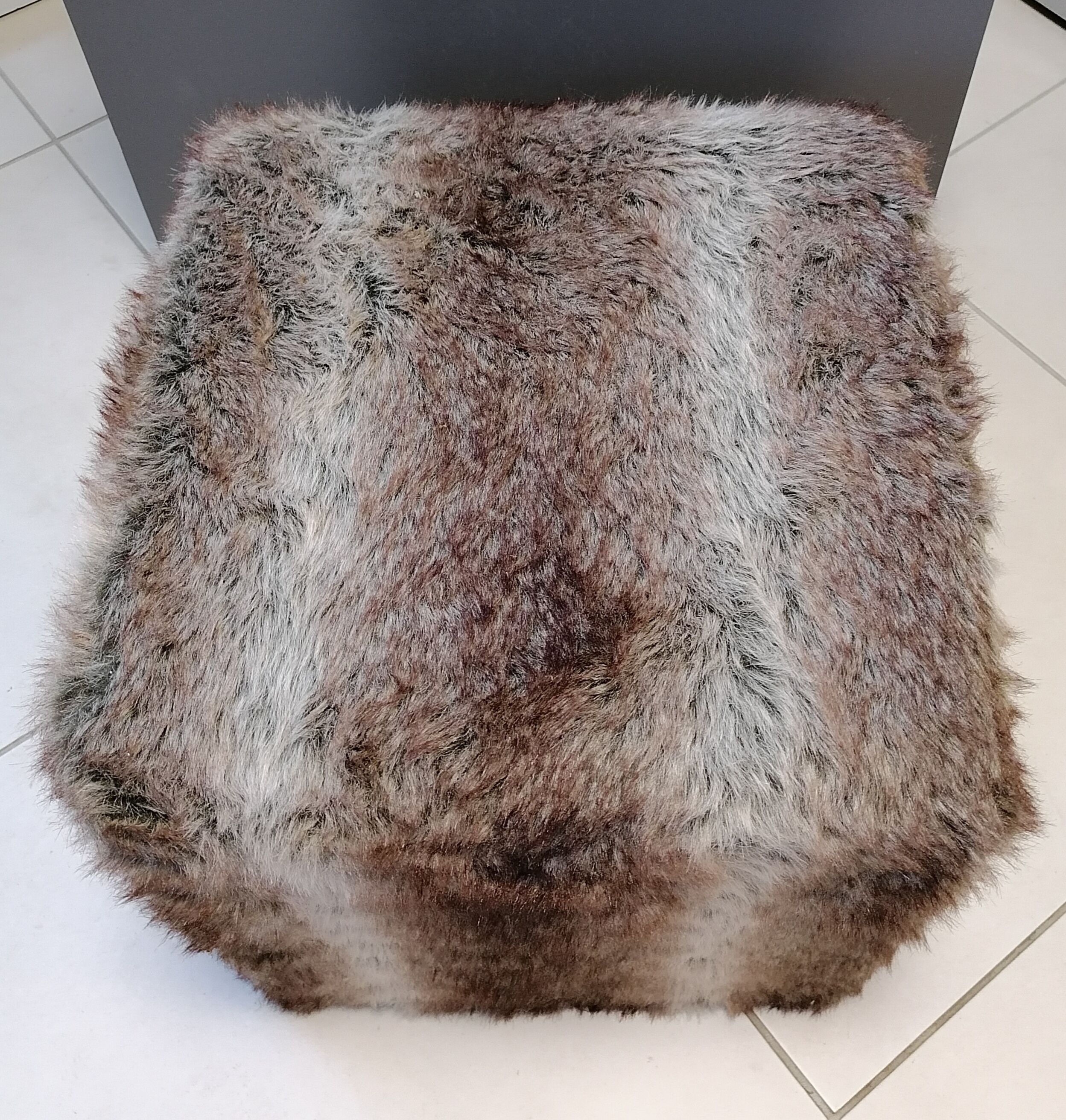 Square pouf