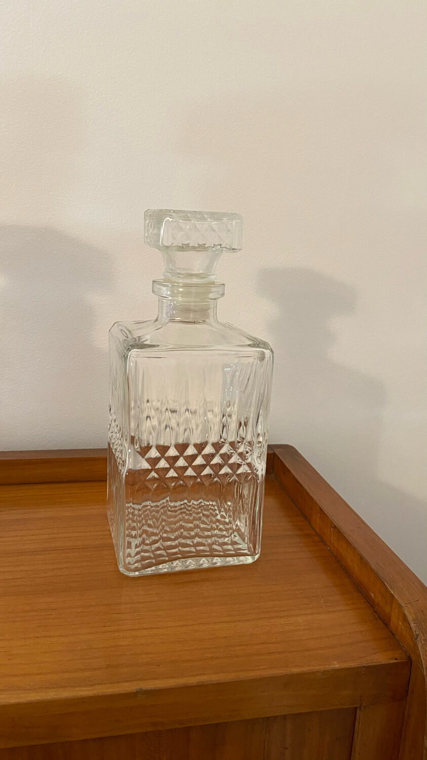 BHV PRODUCT - Vintage Glass Whisky Carafe