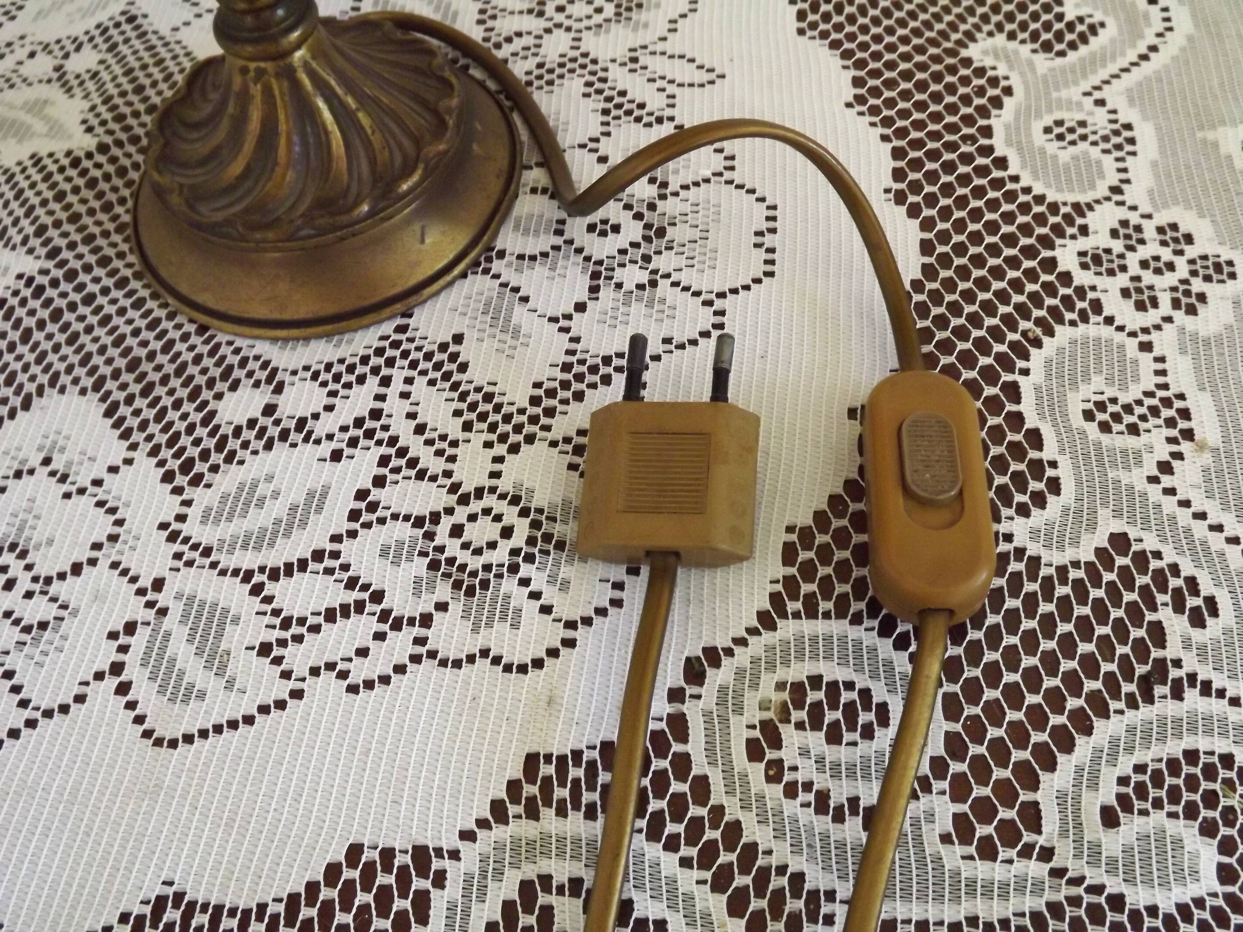 Spanish vintage brass table lamp with beige braided plastic shade 5555.