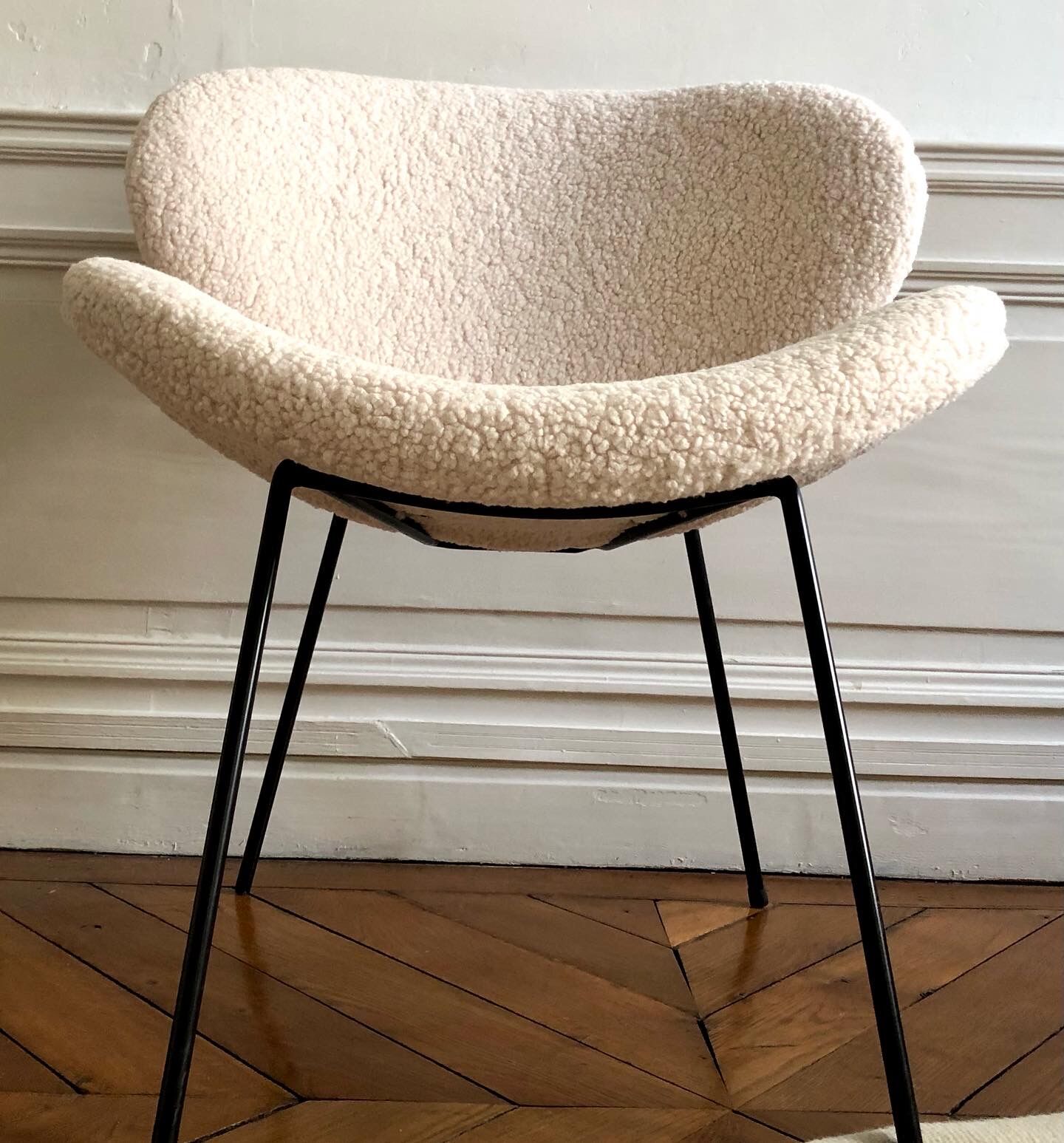 Contemporary design armchair in sheepskin